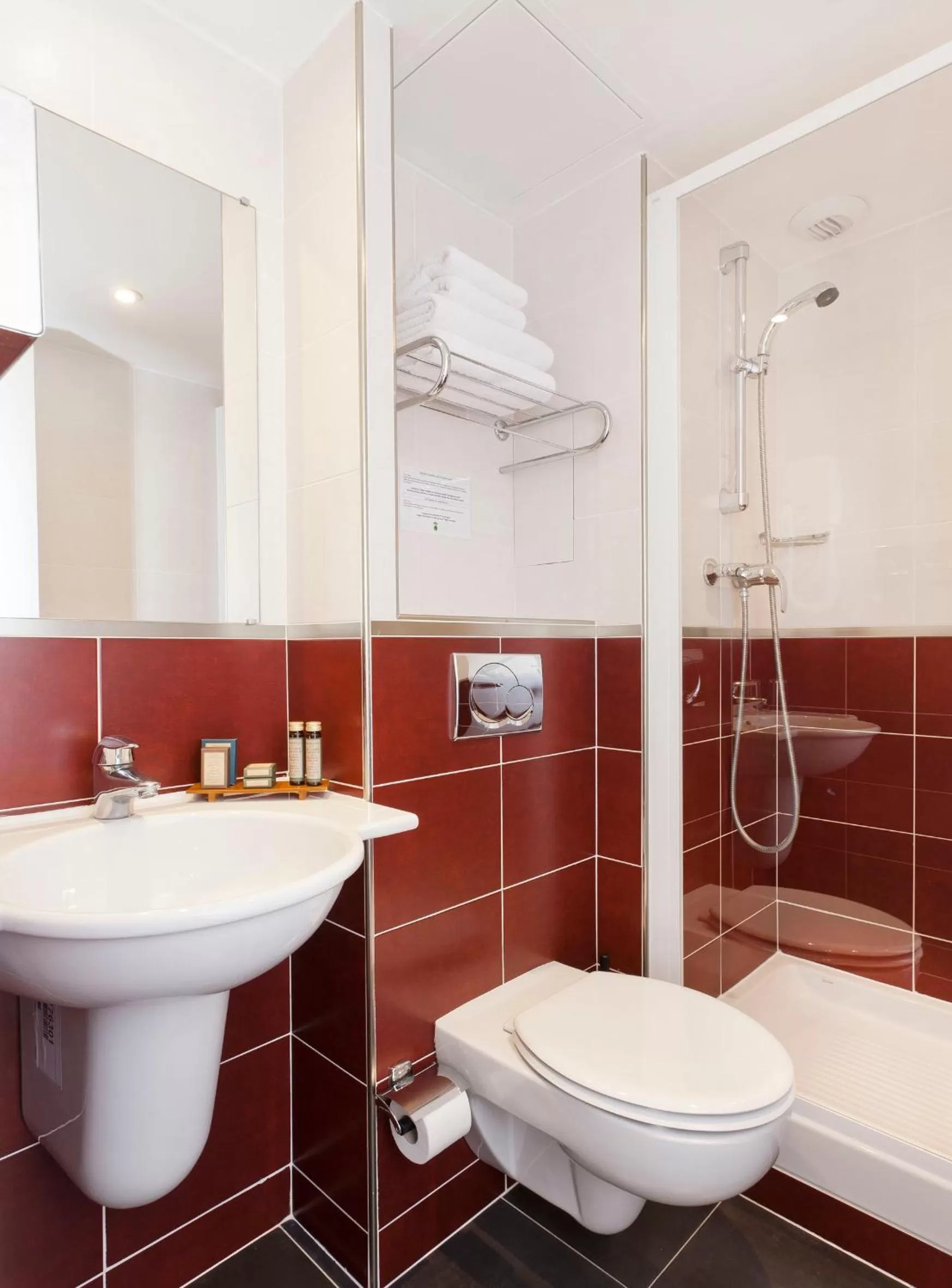 Bathroom in Europe Hotel Paris Eiffel