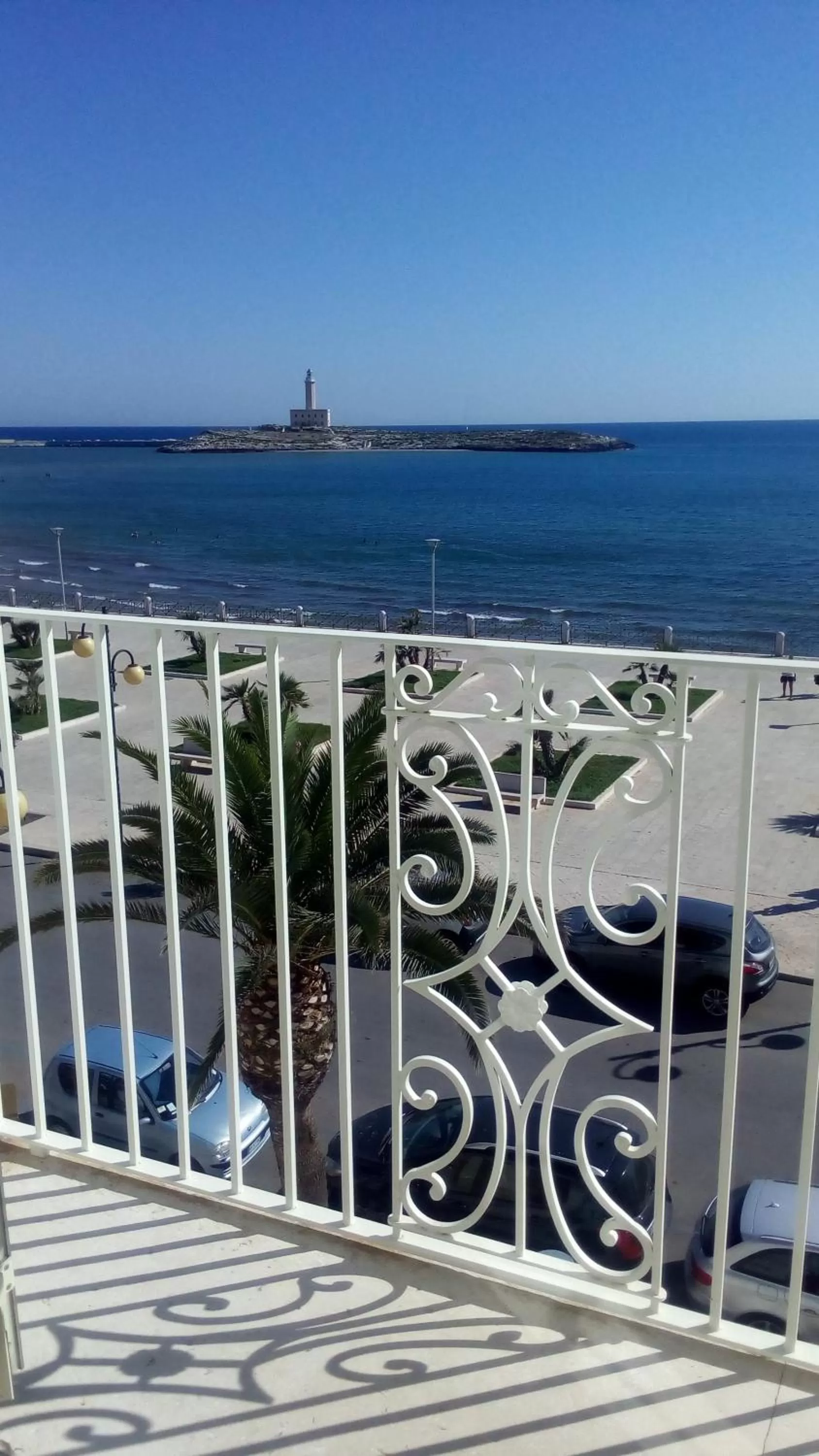 Communal lounge/ TV room, Balcony/Terrace in B&B Marina Piccola