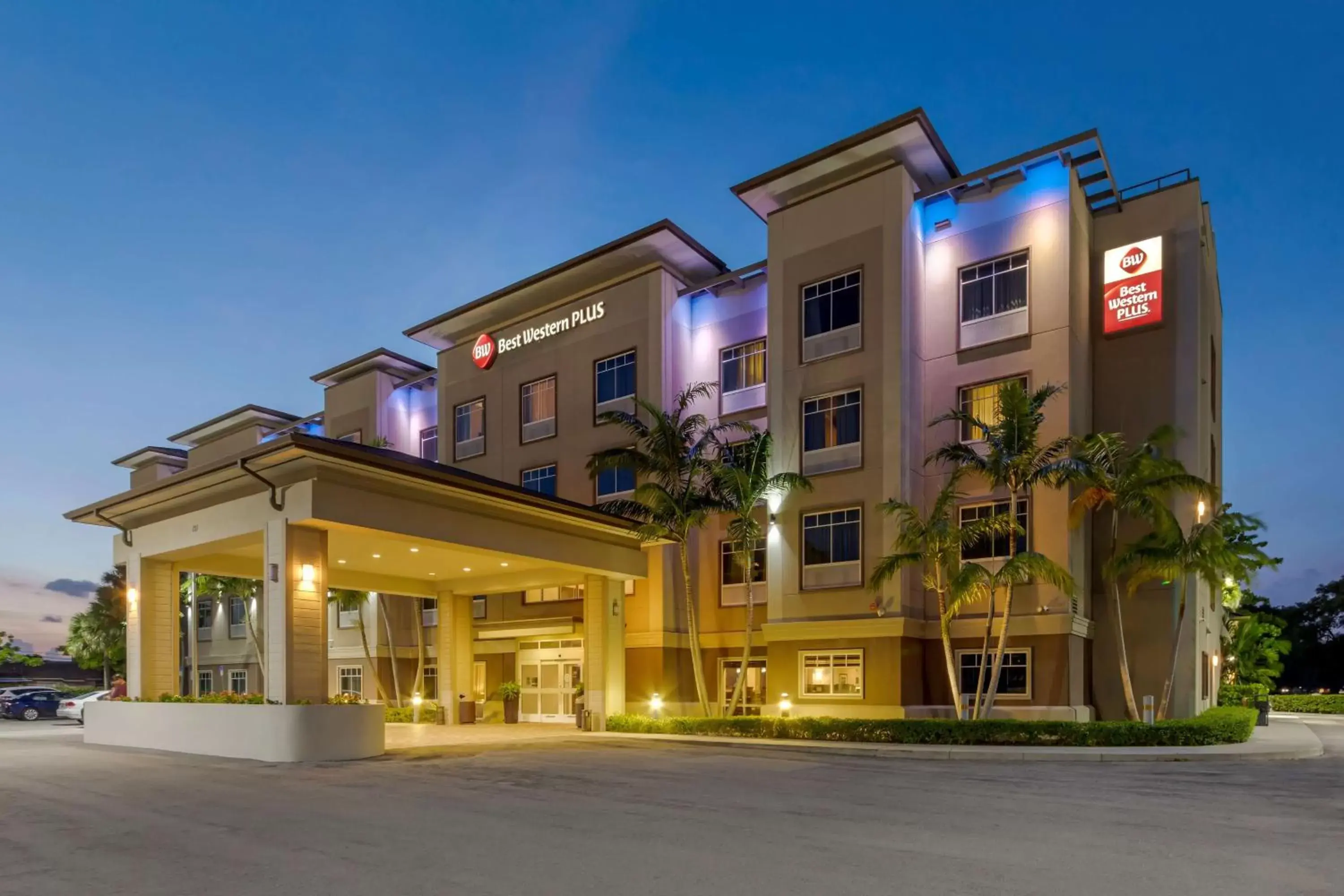 Property Building in Best Western Plus Miami Airport North Hotel & Suites