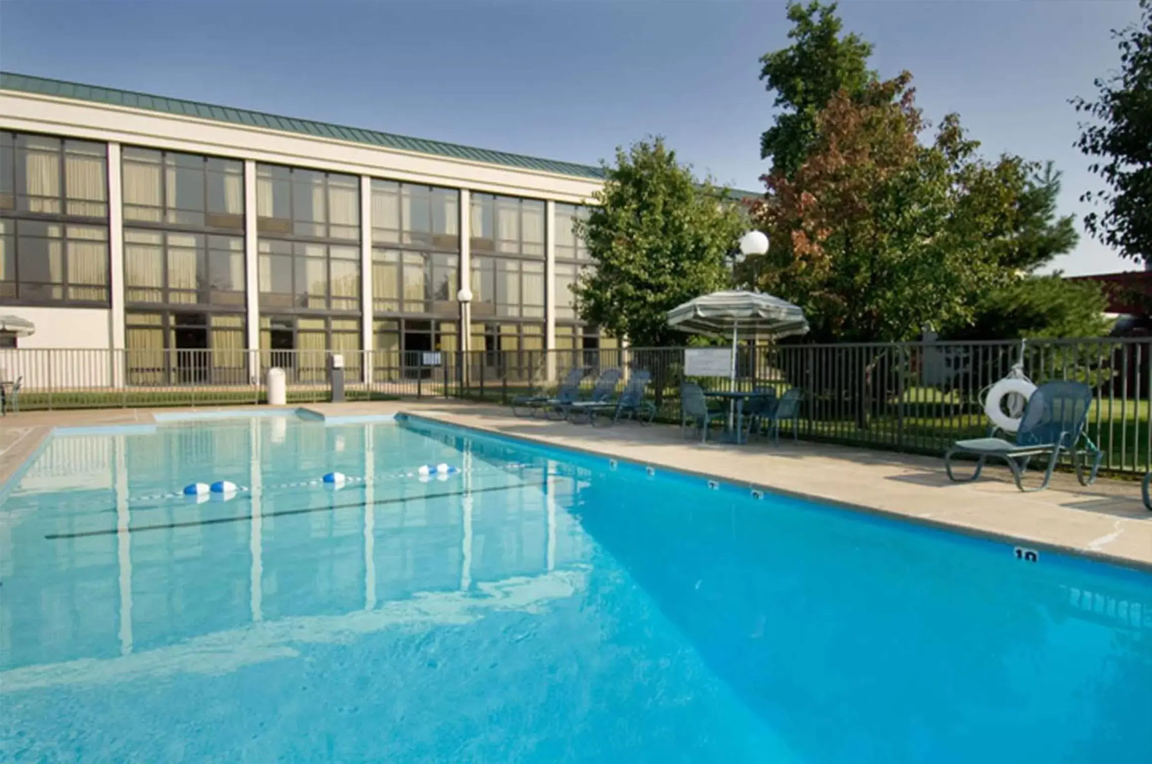 Pool view, Swimming Pool in Pear Tree Inn Cape Girardeau Medical Center