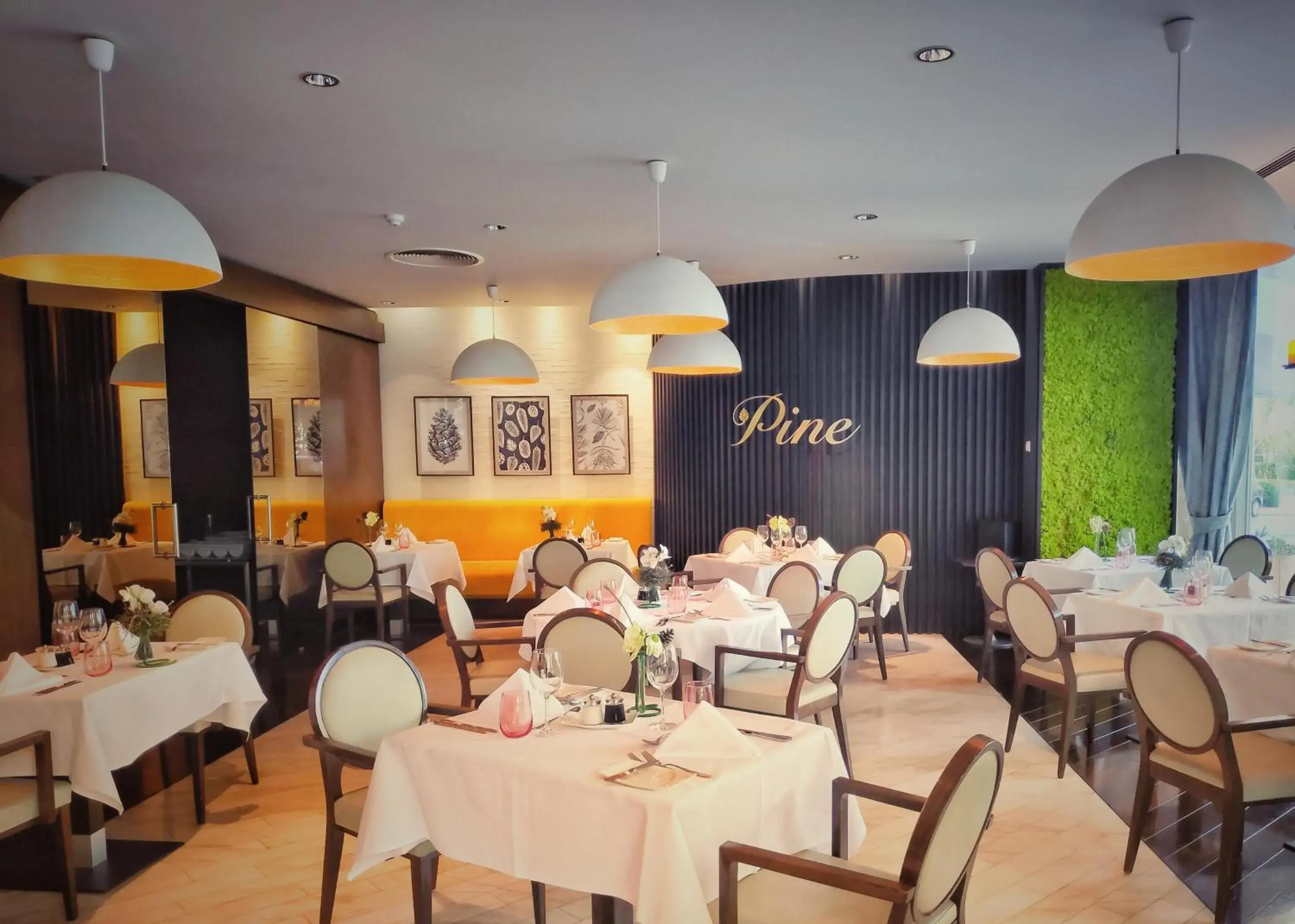 Patio, Restaurant/Places to Eat in Crowne Plaza Bucharest, an IHG Hotel