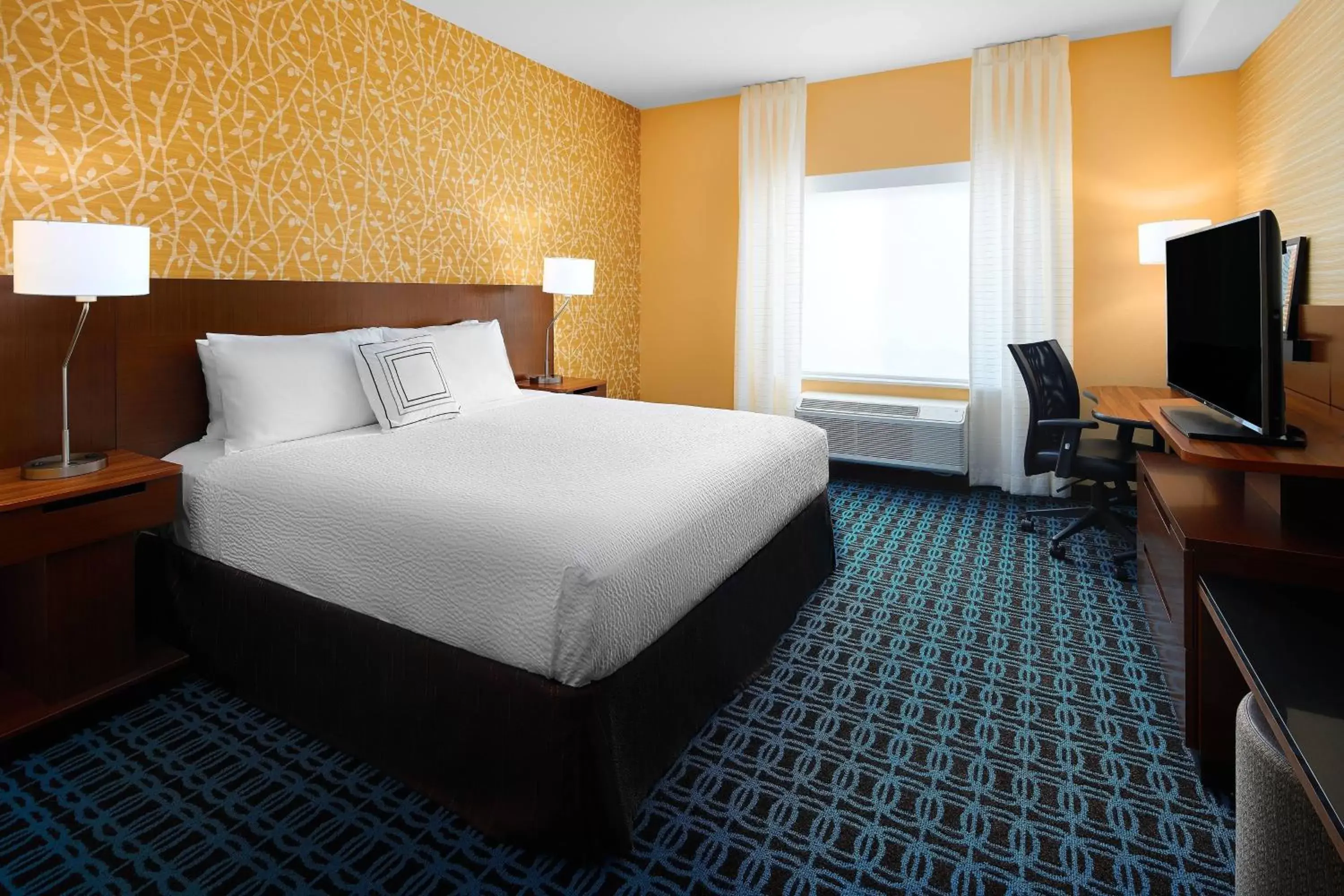 Photo of the whole room, Bed in Fairfield Inn & Suites by Marriott Fresno Yosemite International Airport