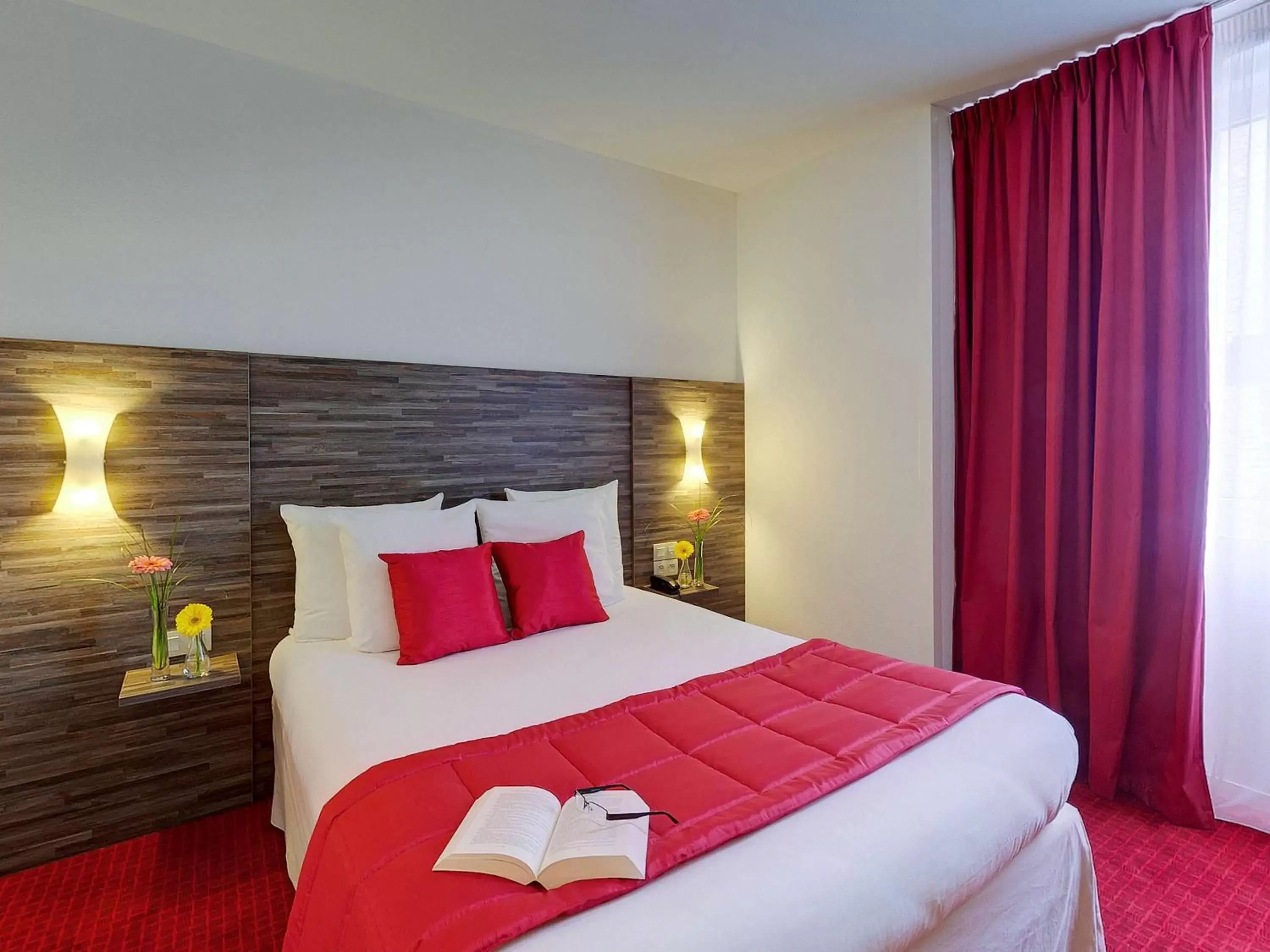 Photo of the whole room, Bed in ibis Styles Rennes Centre Gare Nord