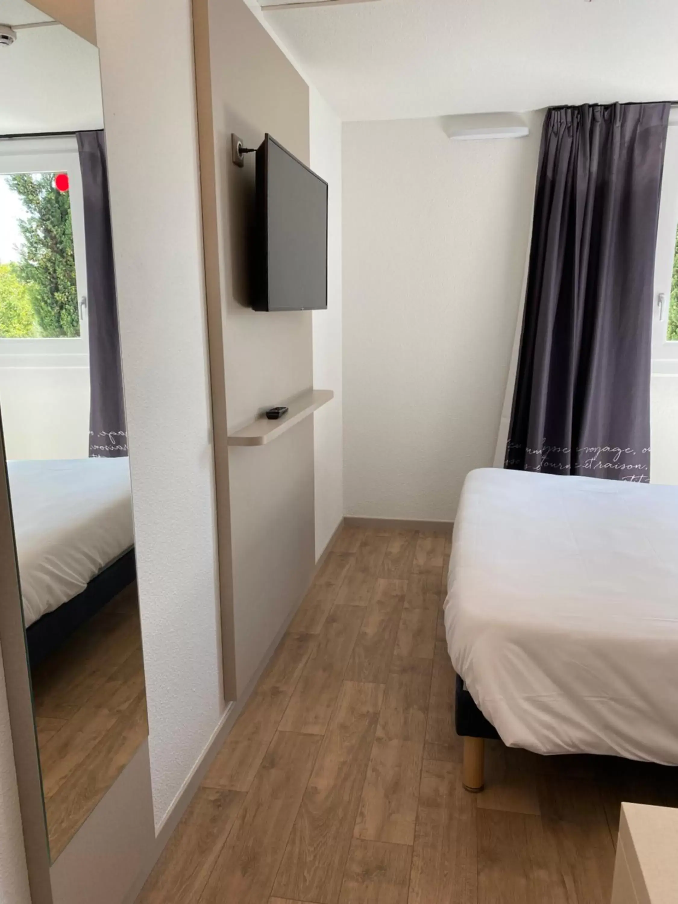 TV and multimedia, Bed in Kyriad Direct - Bourg les Valence
