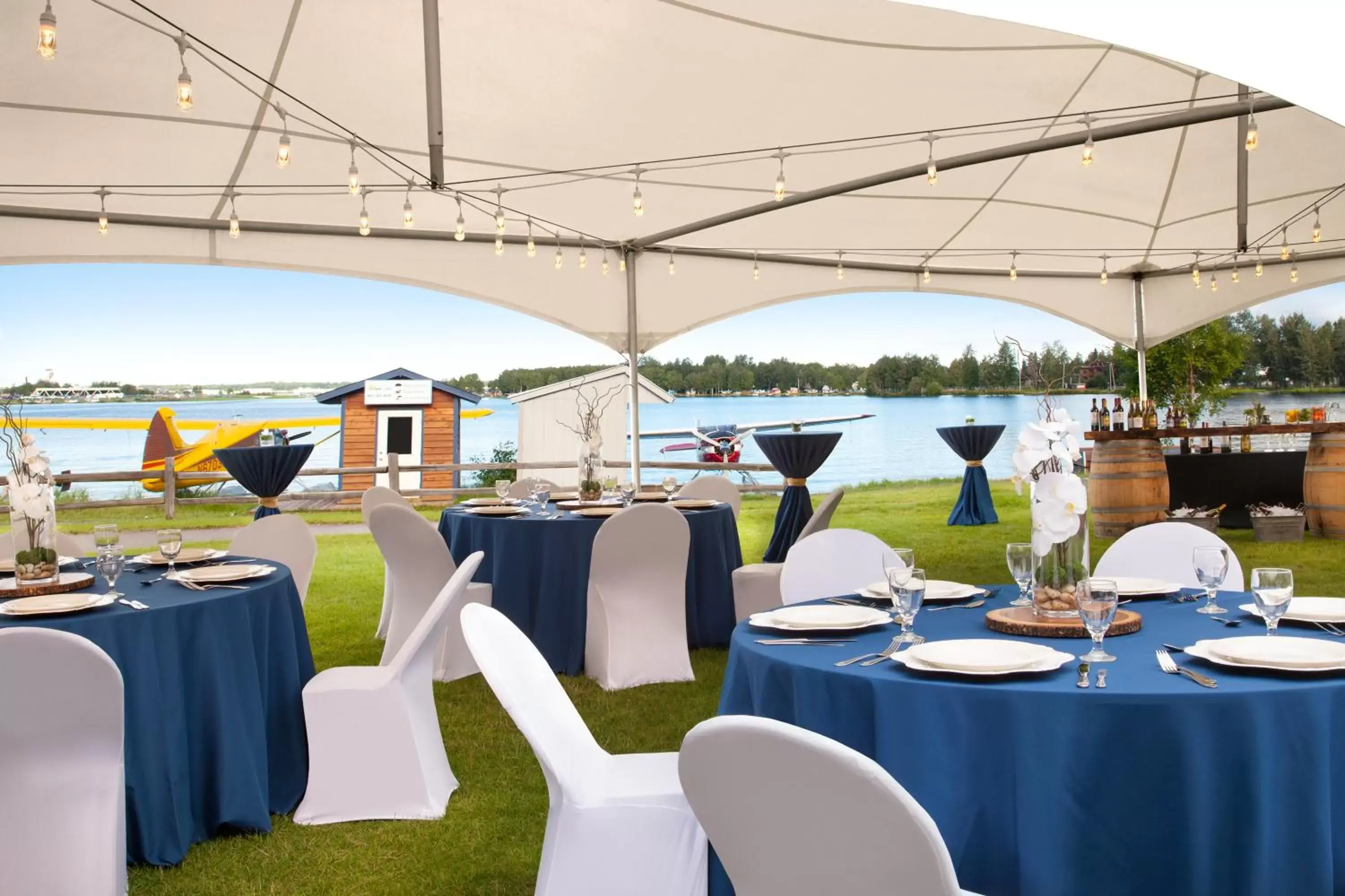 Banquet/Function facilities, Restaurant/Places to Eat in The Lakefront Anchorage