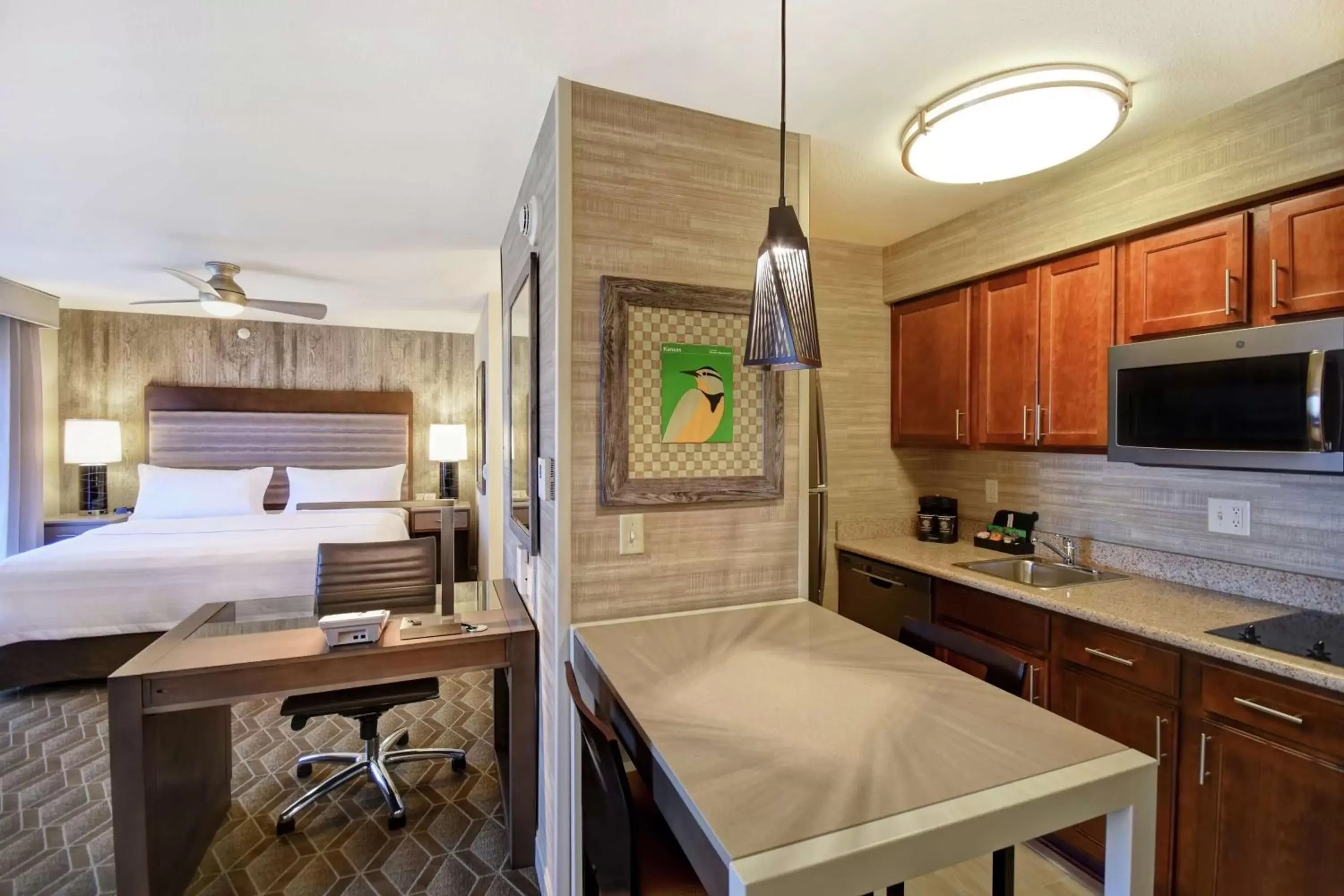 Bedroom, Kitchen/Kitchenette in Homewood Suites by Hilton at The Waterfront