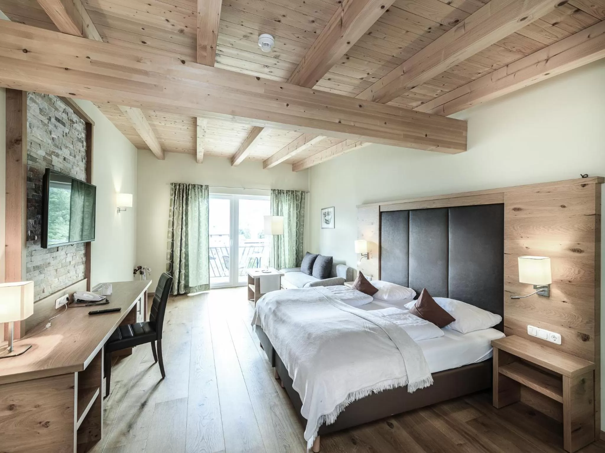 Photo of the whole room, Bed in Hotel Victoria