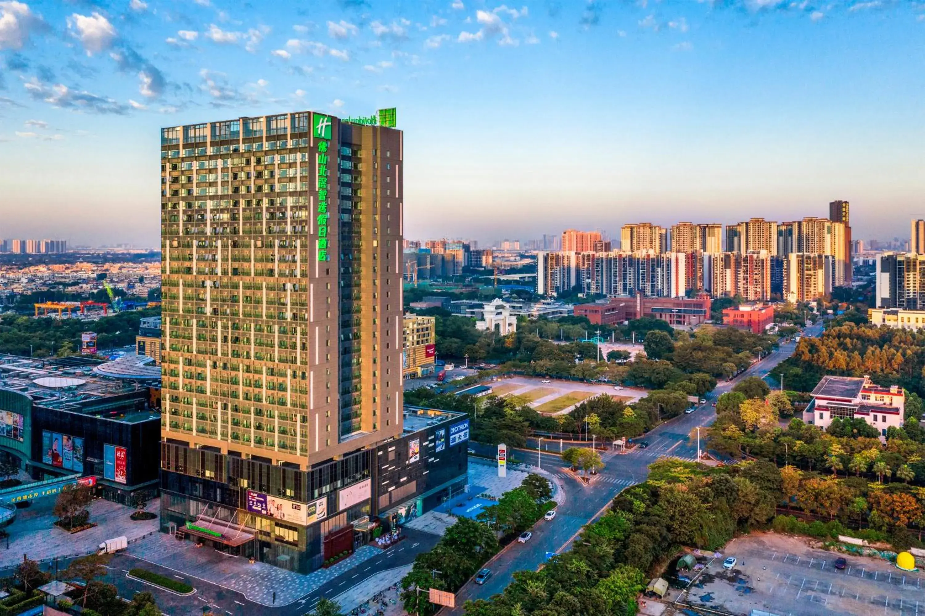 Property building in Holiday Inn Express Foshan Beijiao, an IHG Hotel