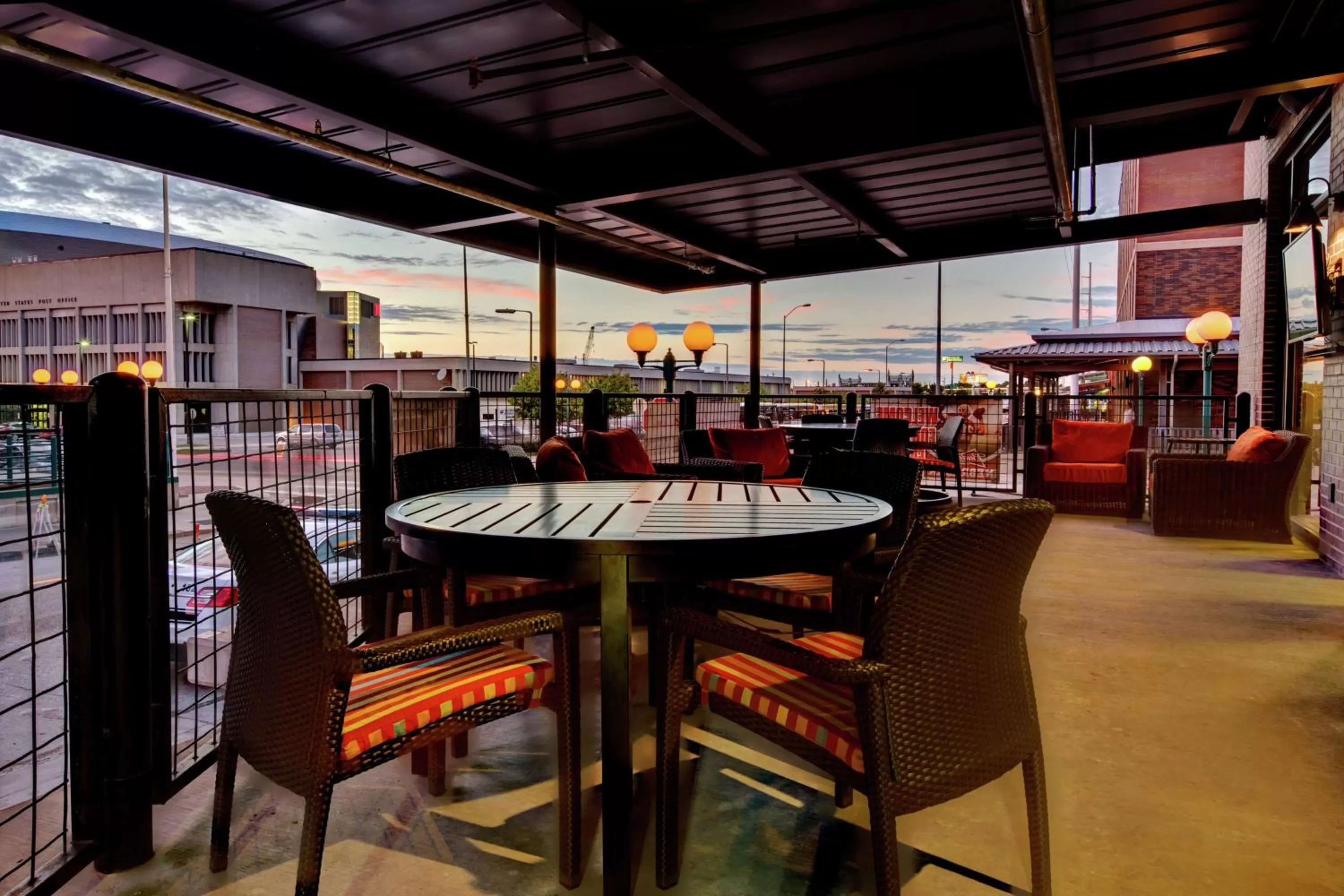 Patio in Hilton Garden Inn Lincoln Downtown/Haymarket