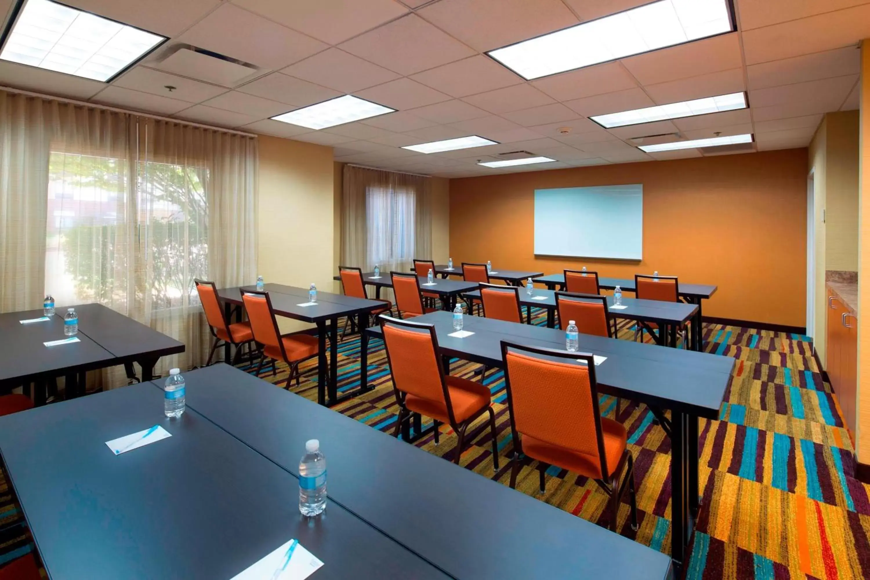Meeting/conference room in Fairfield Inn & Suites by Marriott Newark Liberty International Airport