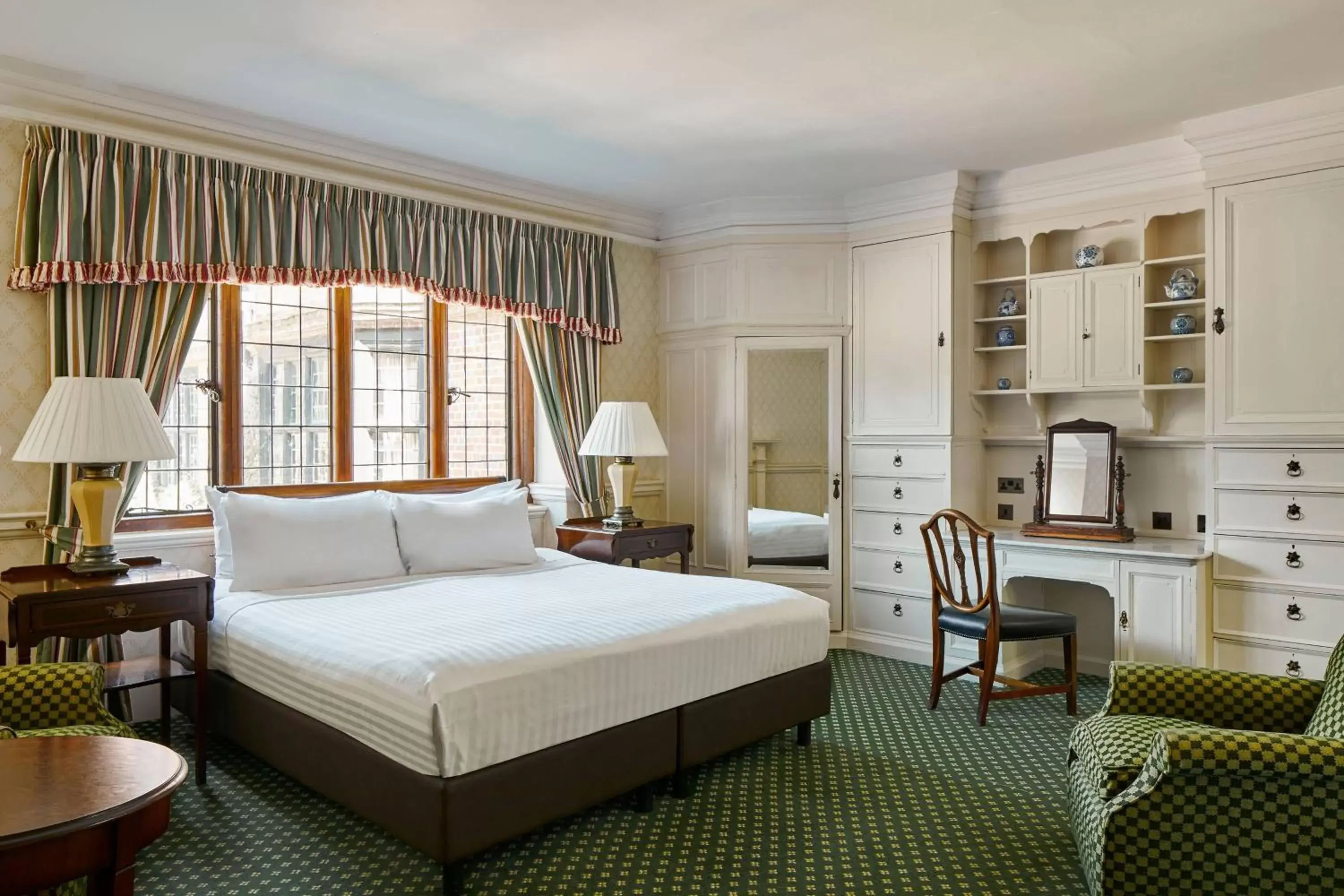 Manor House King or Queen Room in Hanbury Manor Marriott Hotel & Country Club Manor House King or Queen Room in Hanbury Manor Marriott Hotel & Country Club