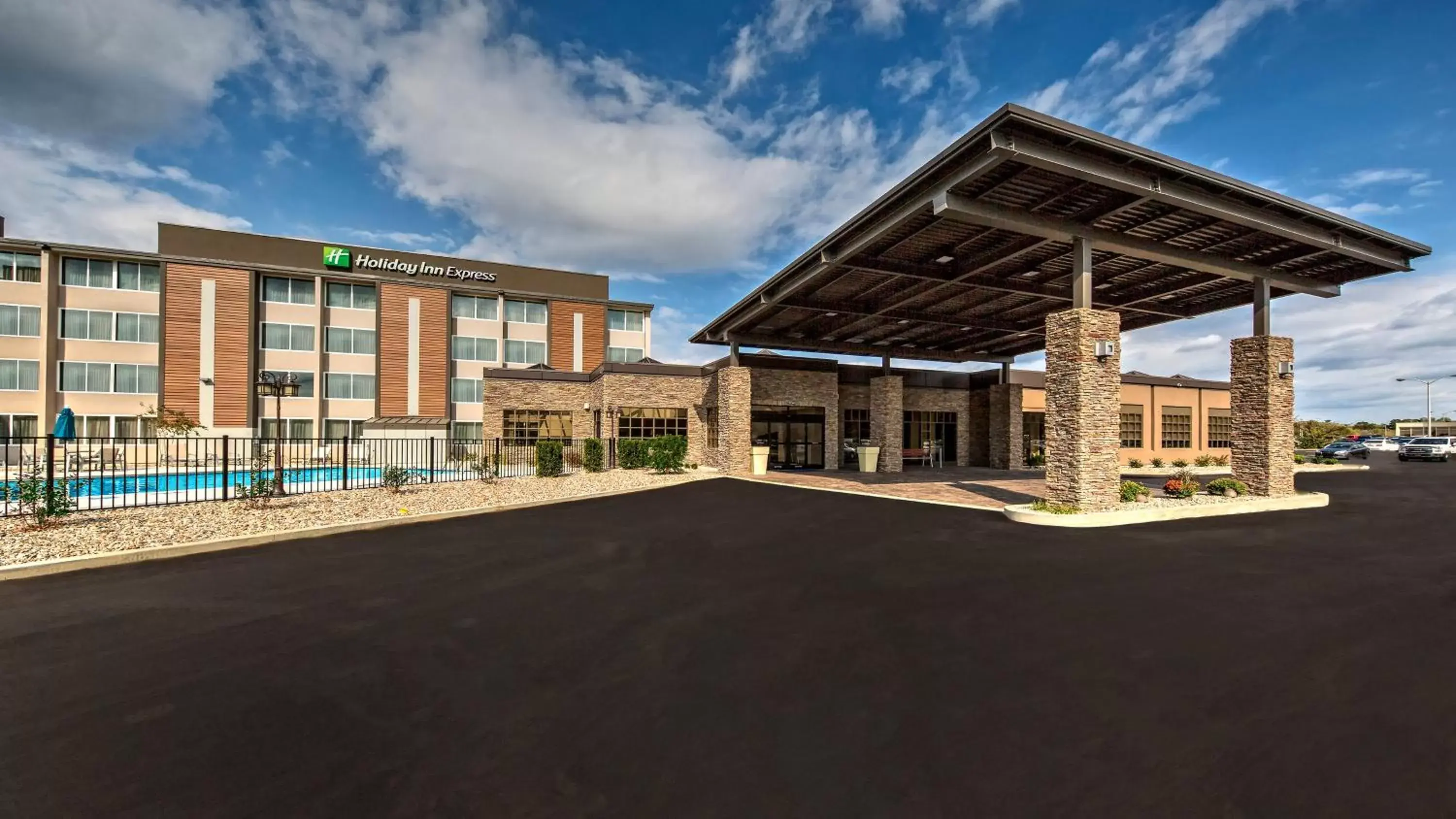 Property Building in Holiday Inn Express Louisville Airport Expo Center, an IHG Hotel