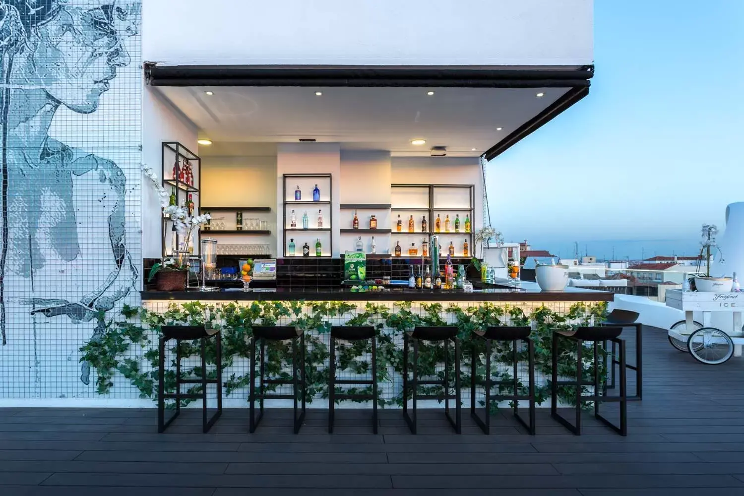 Balcony/Terrace, Lounge/Bar in Exe Moncloa