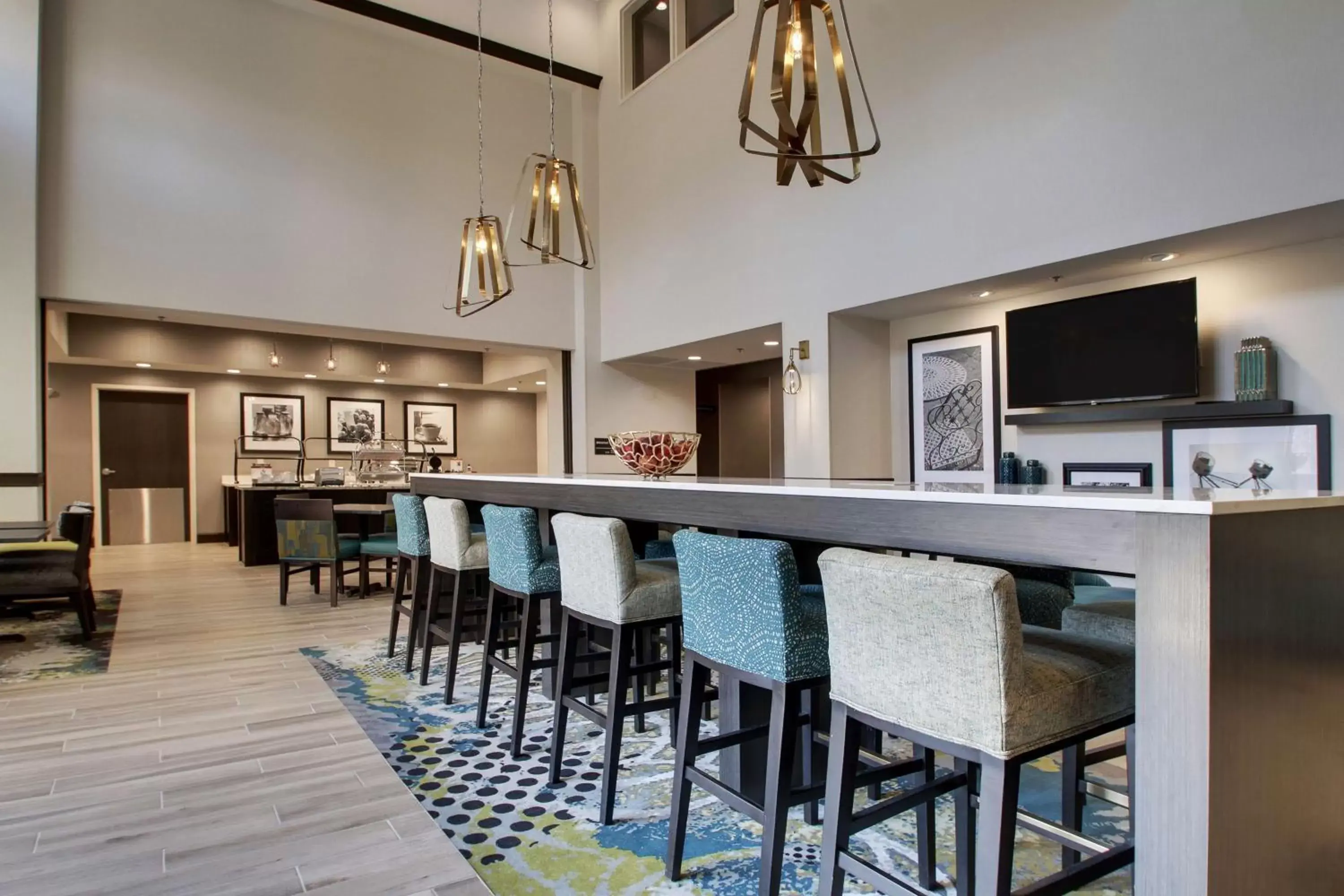 Dining area, Lounge/Bar in Hampton Inn & Suites By Hilton Knightdale Raleigh