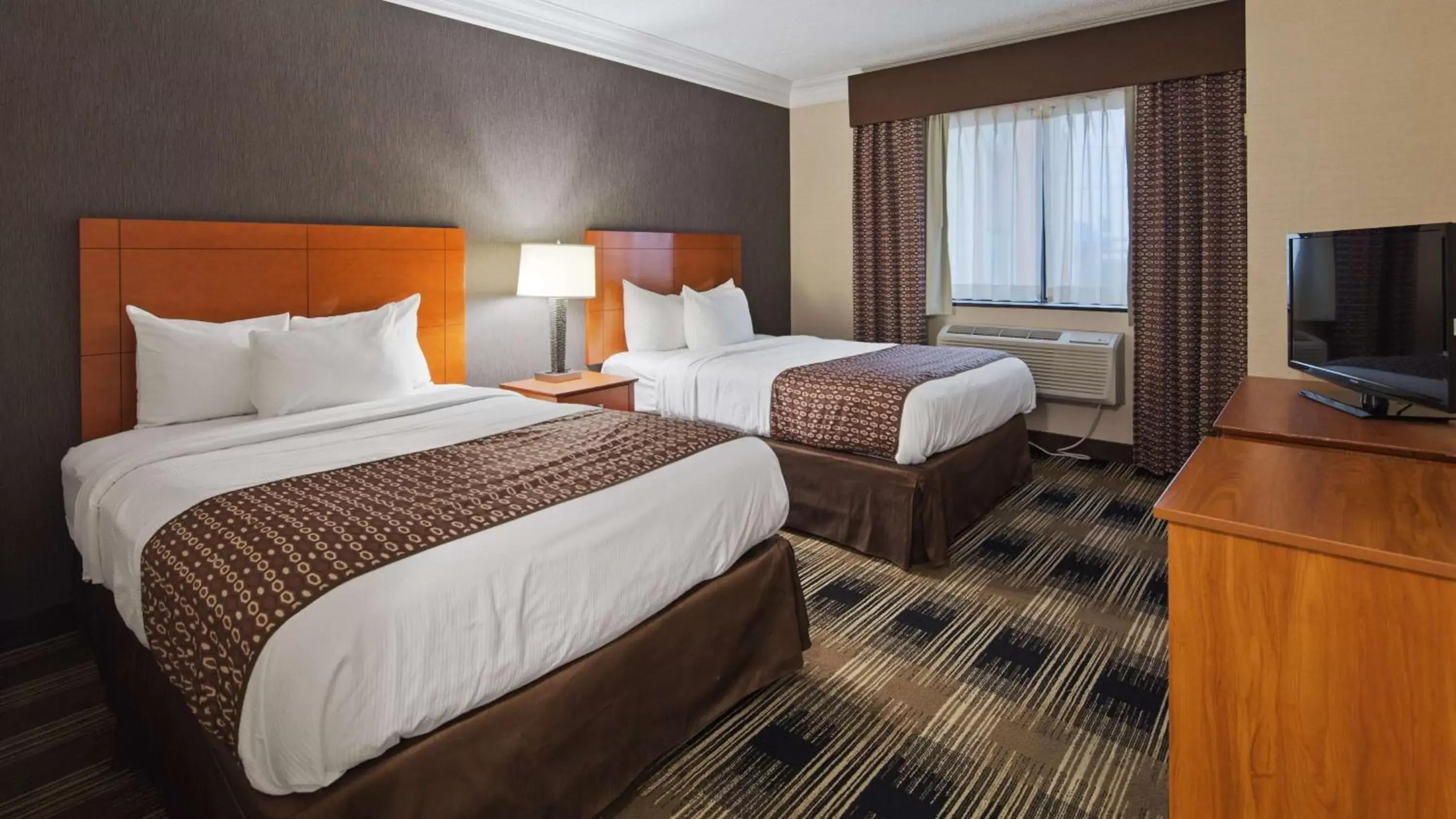 Photo of the whole room, Bed in Best Western Inn at the Rochester Airport