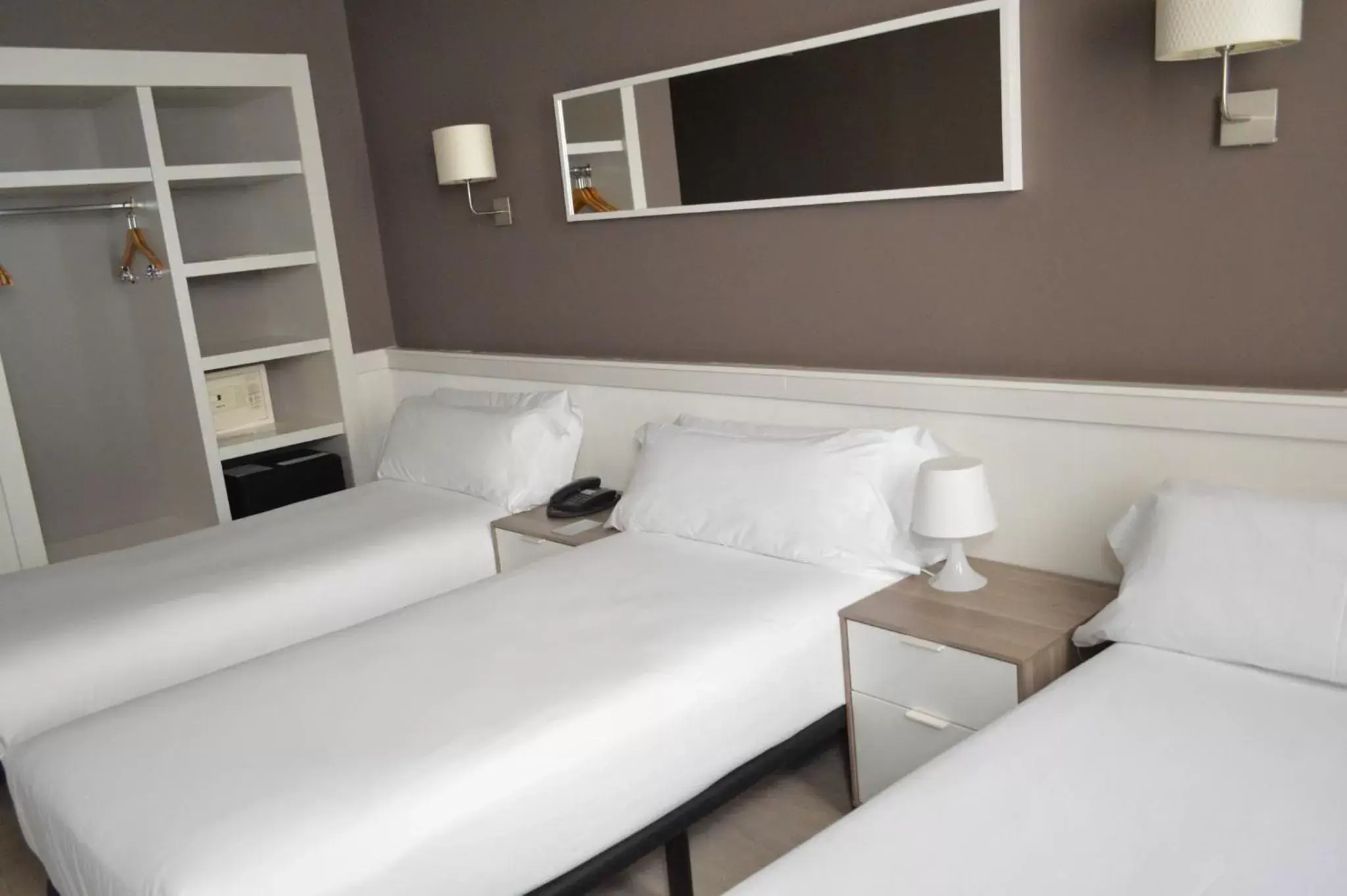 Bed in Paral·lel Bed in Paral·lel