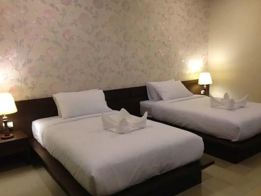 Bed in Krabi River View Hotel