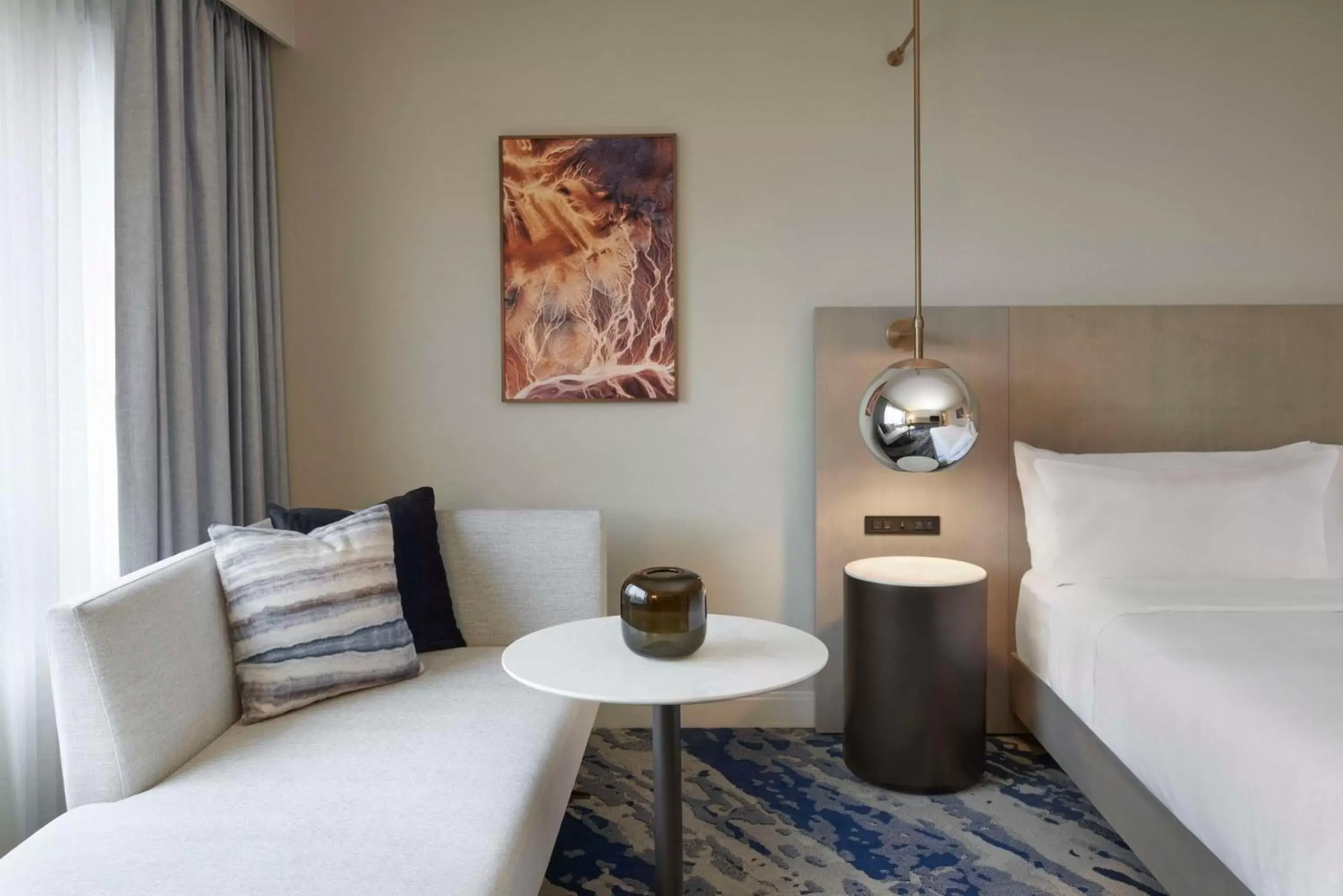 Bed, Seating Area in Hilton Toronto