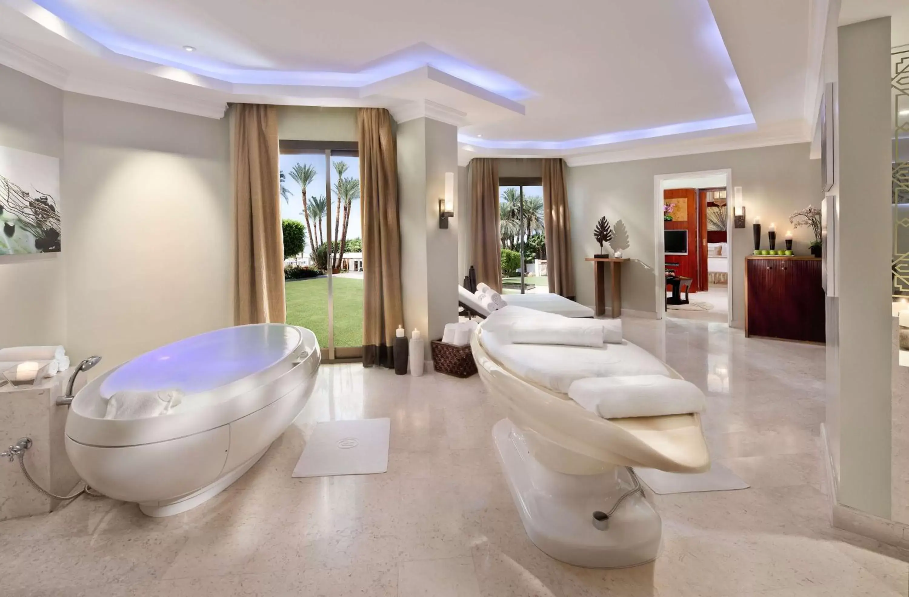 Living room, Bathroom in Hilton Luxor Resort & Spa
