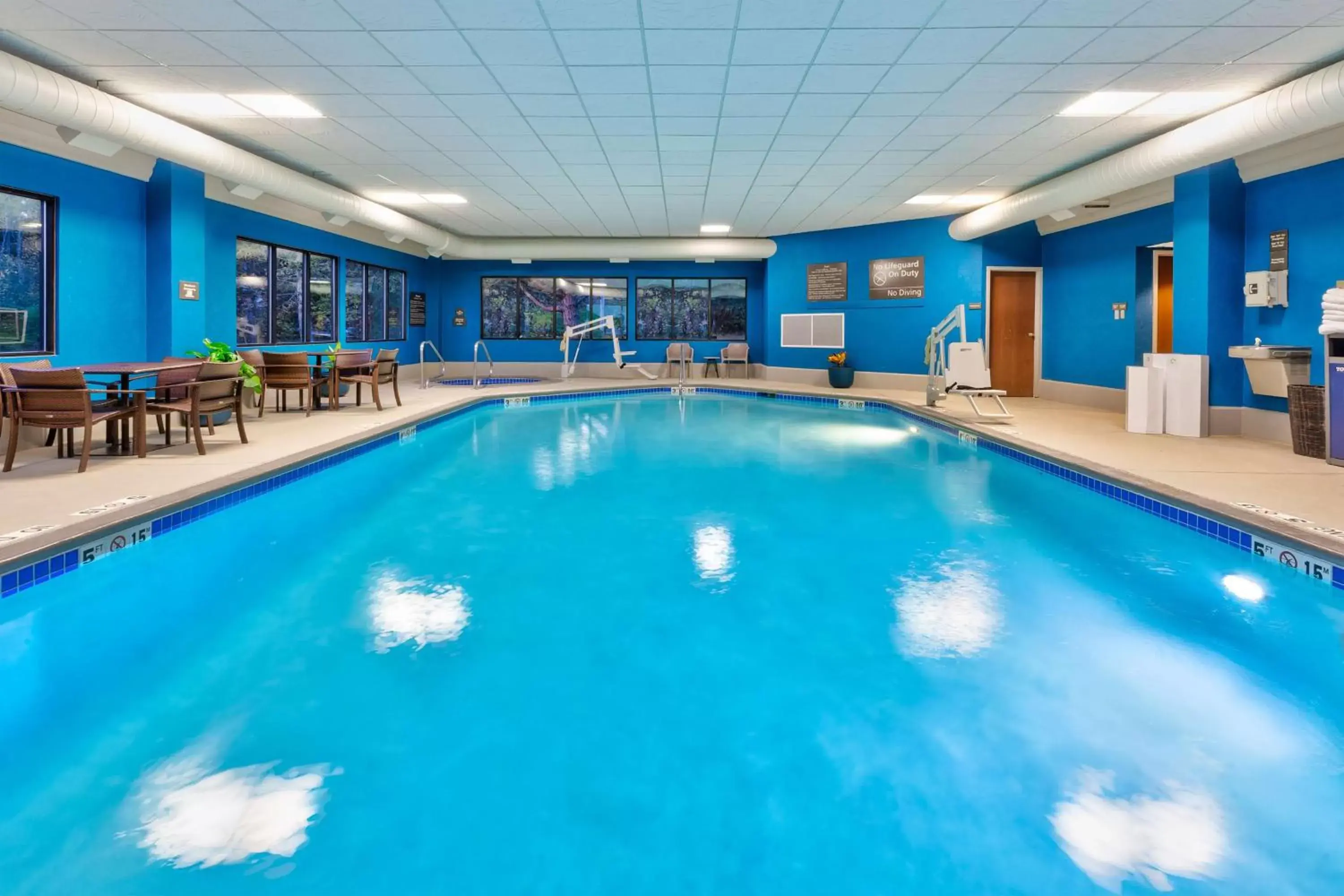 Pool view, Swimming Pool in Hampton Inn Traverse City