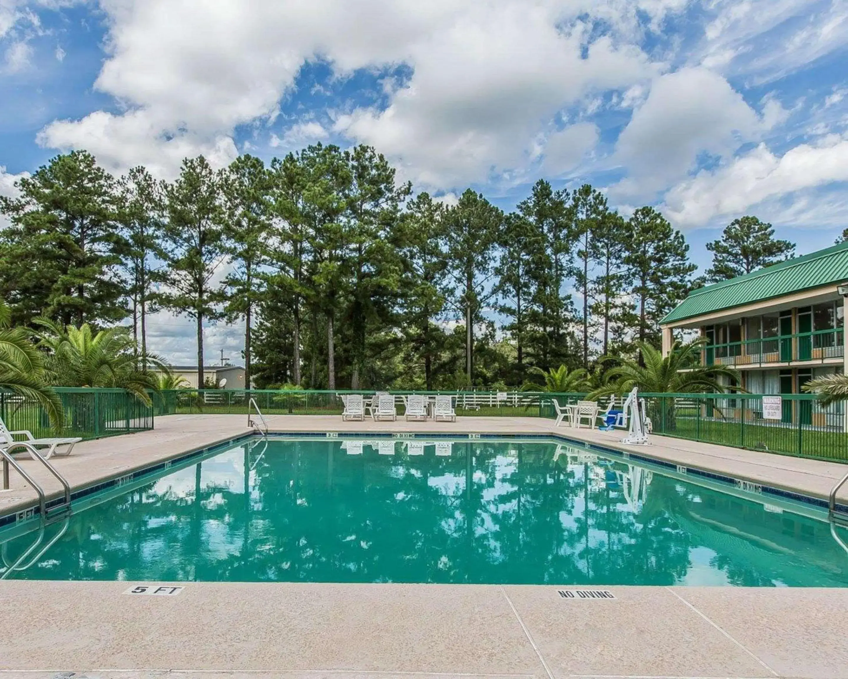 On site, Swimming Pool in Econo Lodge