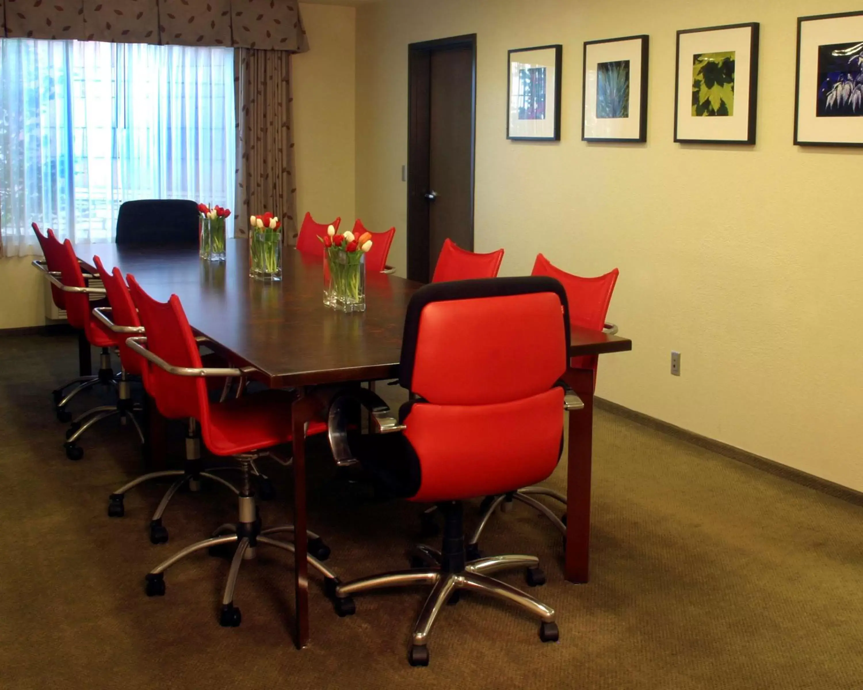 On site, Business Area/Conference Room in Best Western Snowcap Lodge