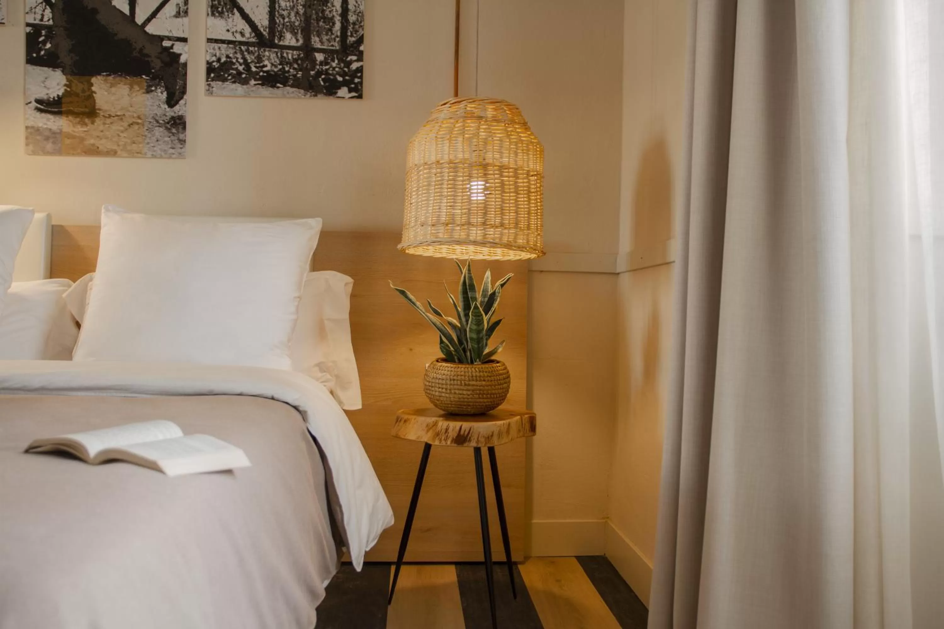 Decorative detail, Bed in room Select Via Veneto