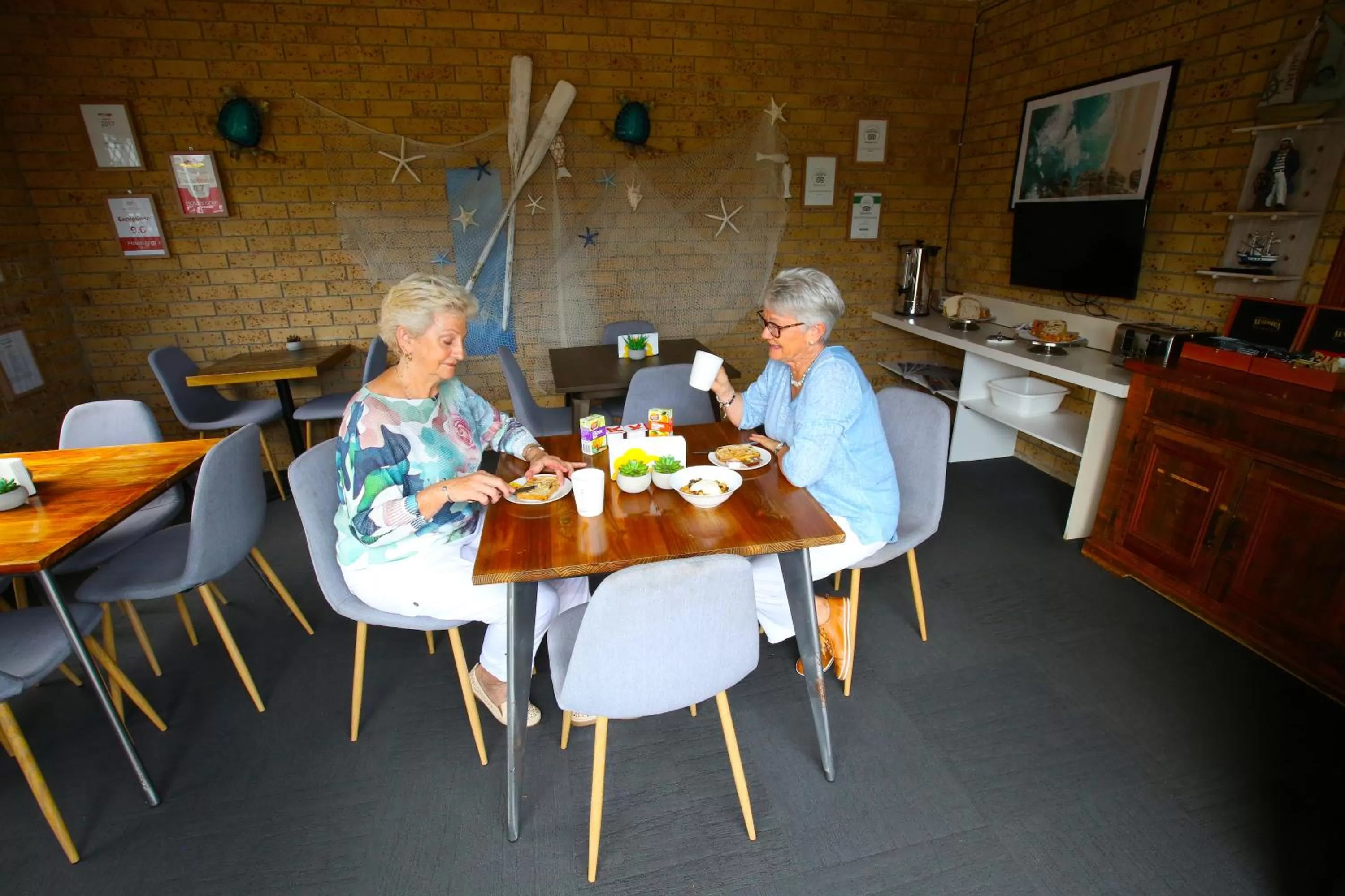 Breakfast in Tweed Harbour Motor Inn
