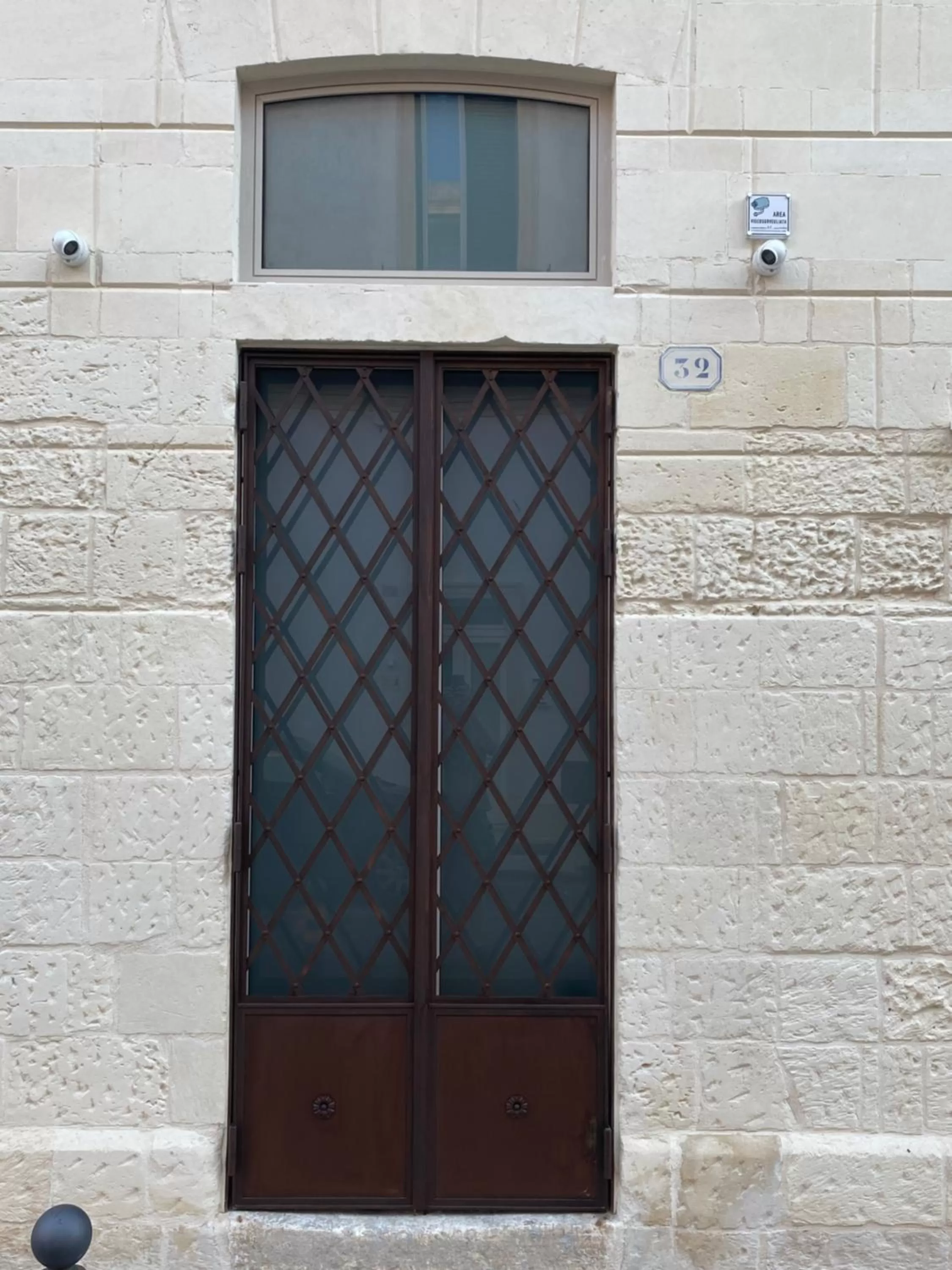 Decorative detail in Vico dell' Elce