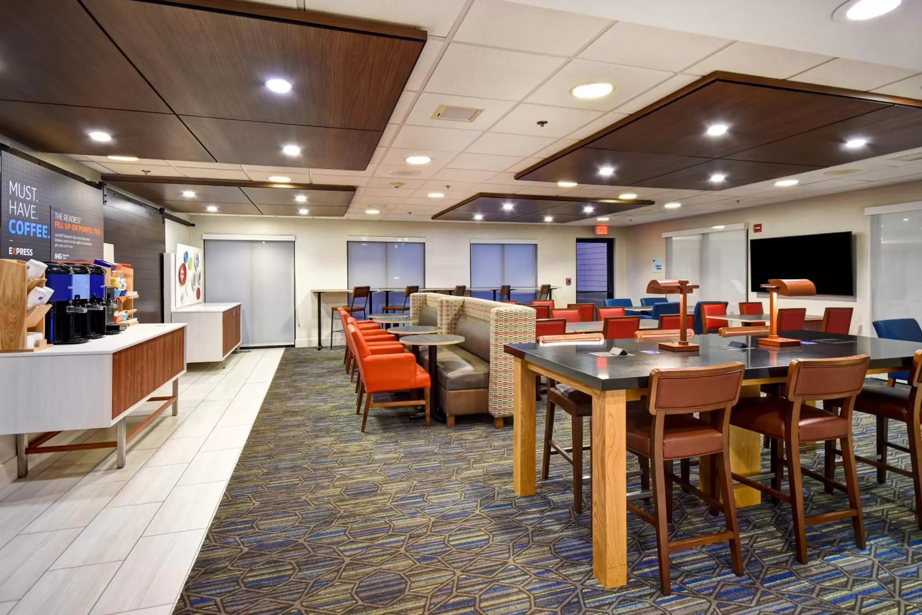Breakfast, Restaurant/Places to Eat in Holiday Inn Express Newport North - Middletown, an IHG Hotel