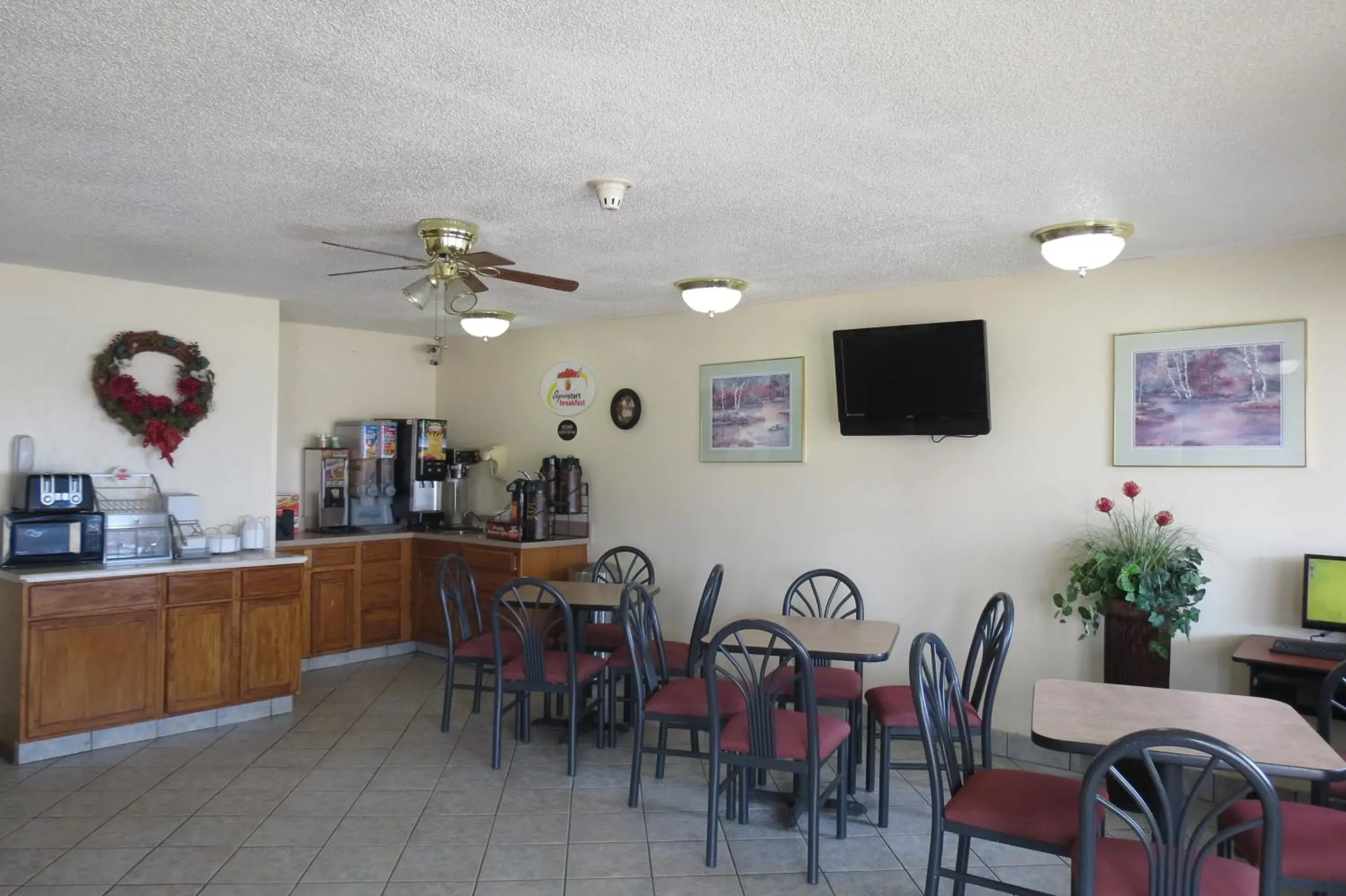 Continental breakfast, Restaurant/Places to Eat in Super 8 by Wyndham Evansville East