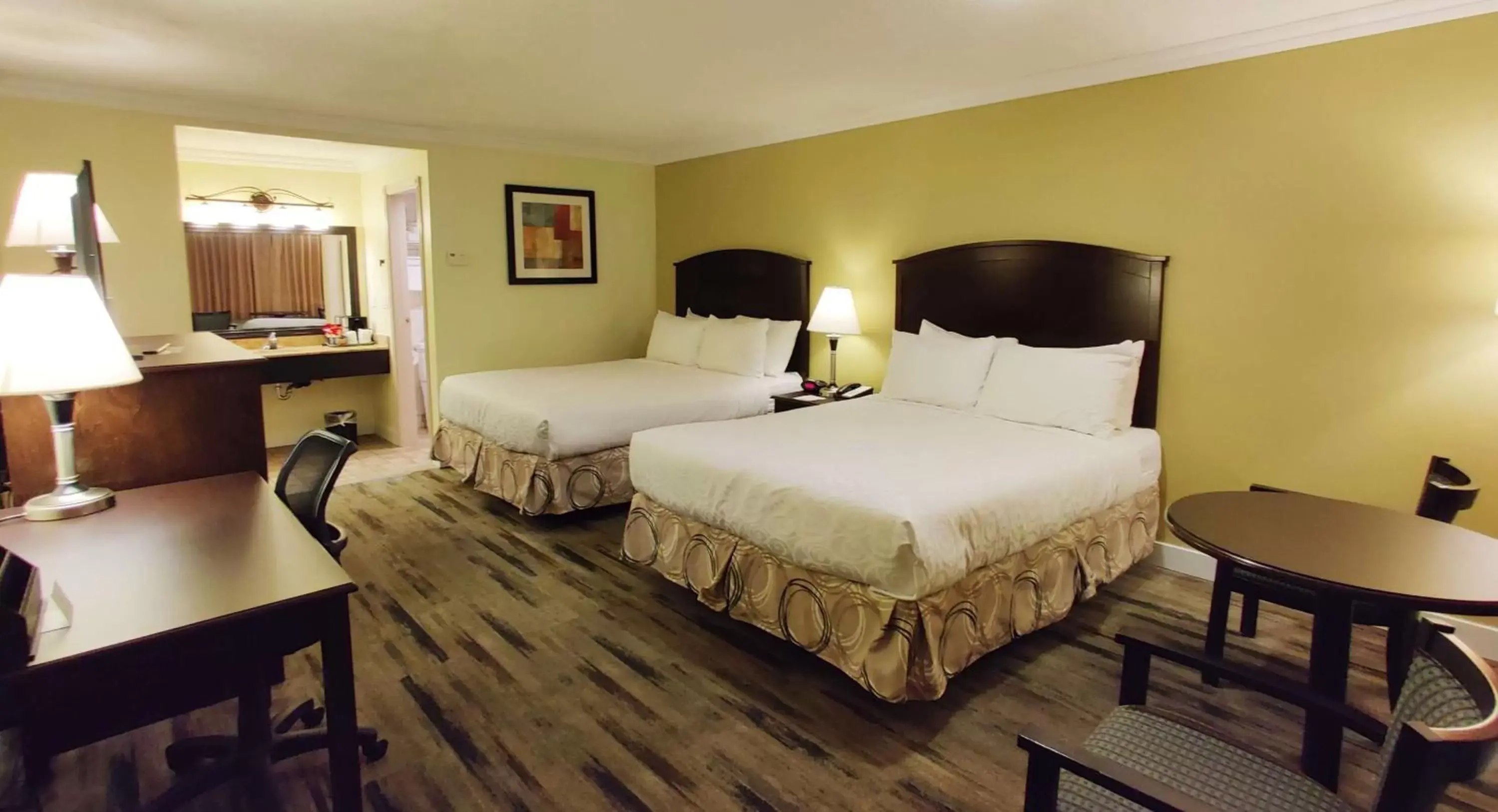 Photo of the whole room, Bed in Best Western PLUS Burnaby Hotel