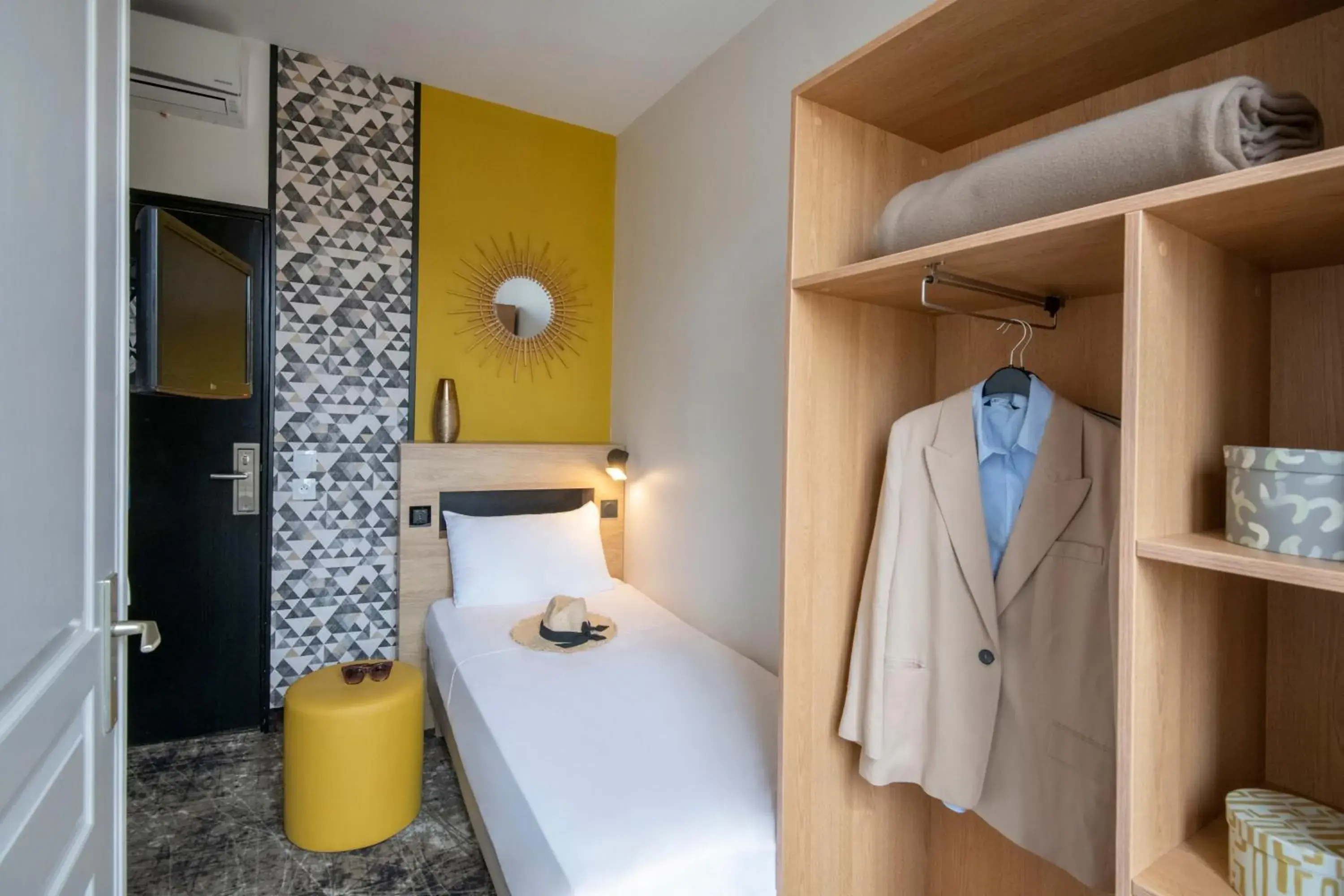 Bedroom, Bathroom in Hotel D'Ostende