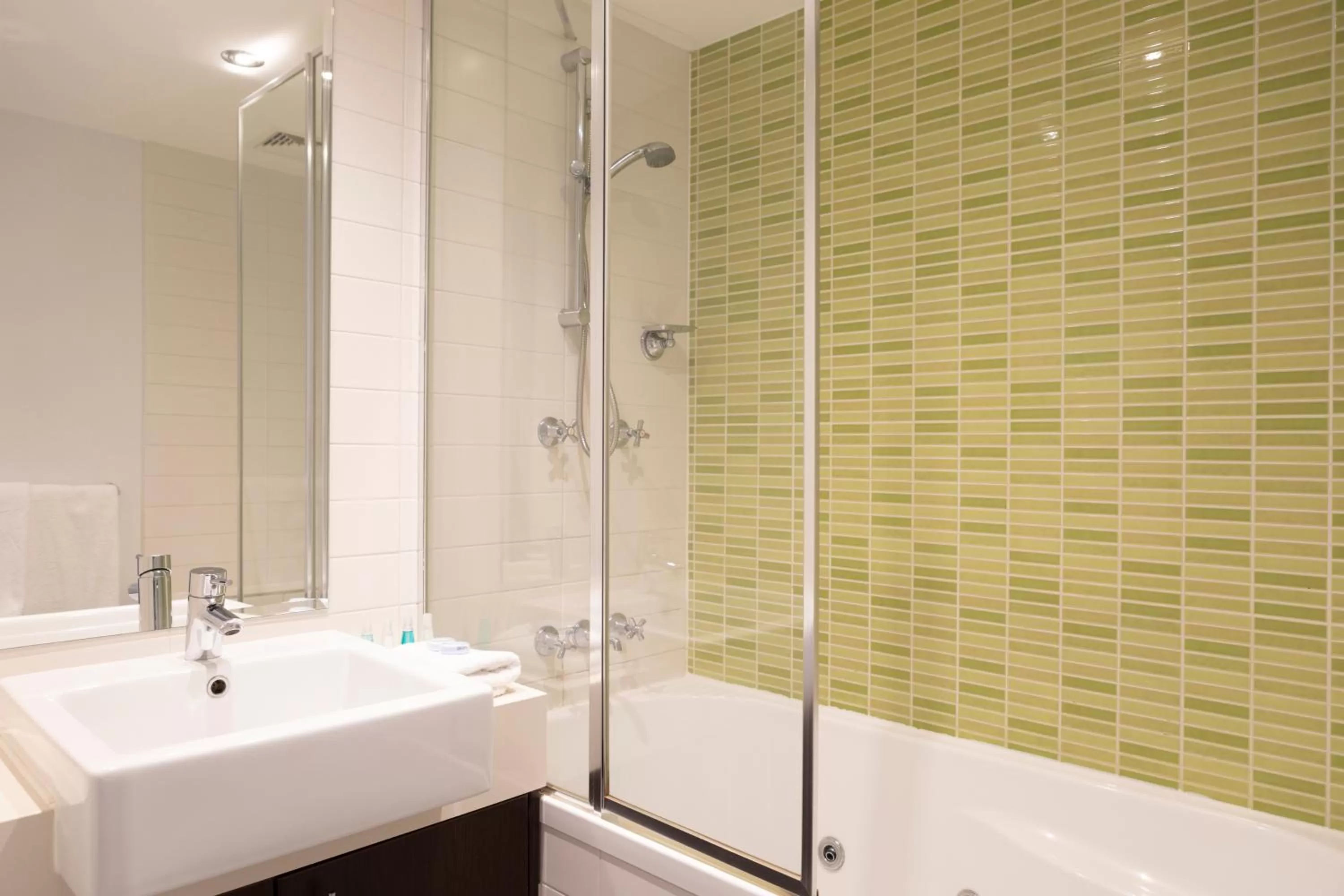 Hot Tub in The Dolphin Apartments