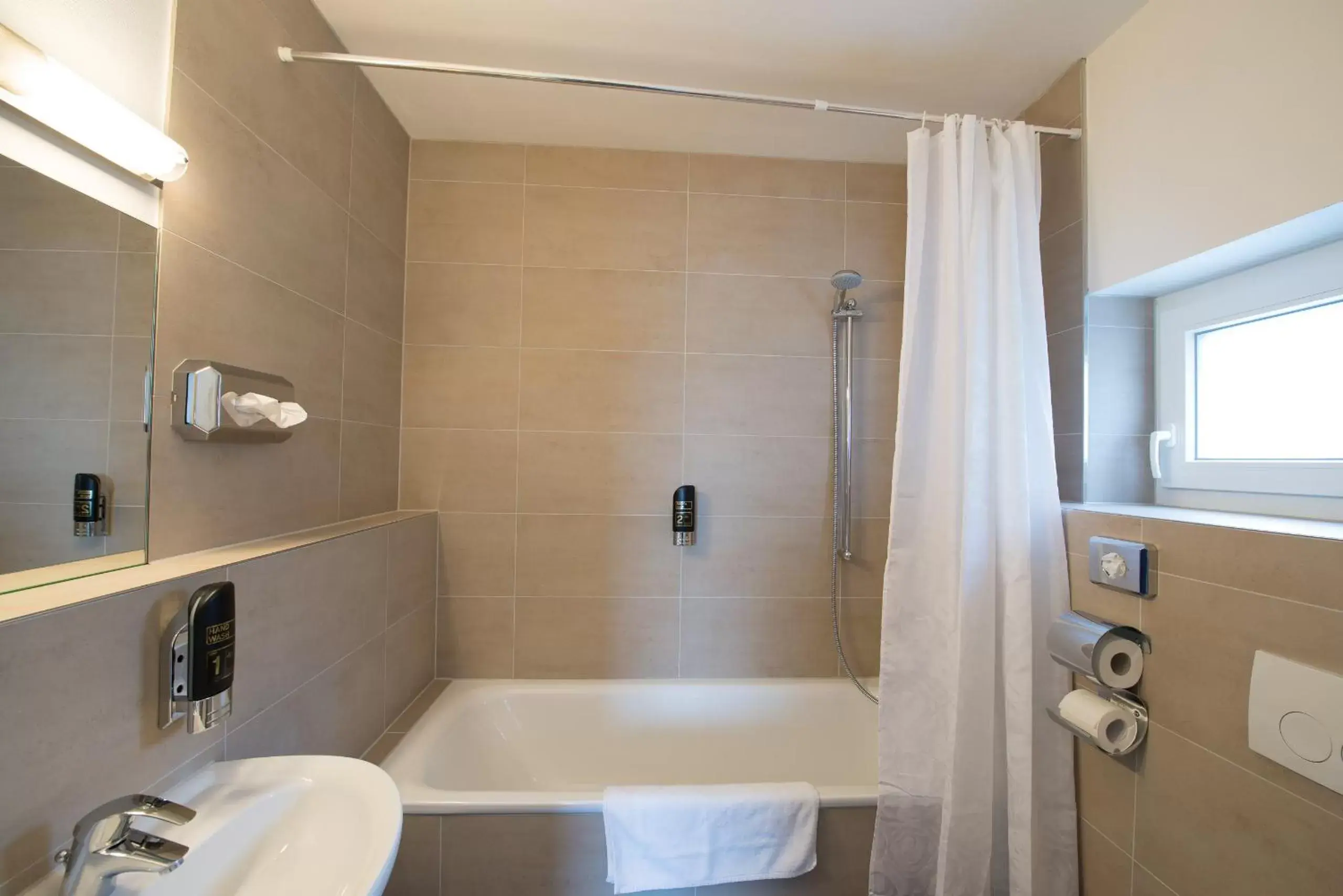 Shower, Bathroom in Goethe Business Hotel by Trip Inn