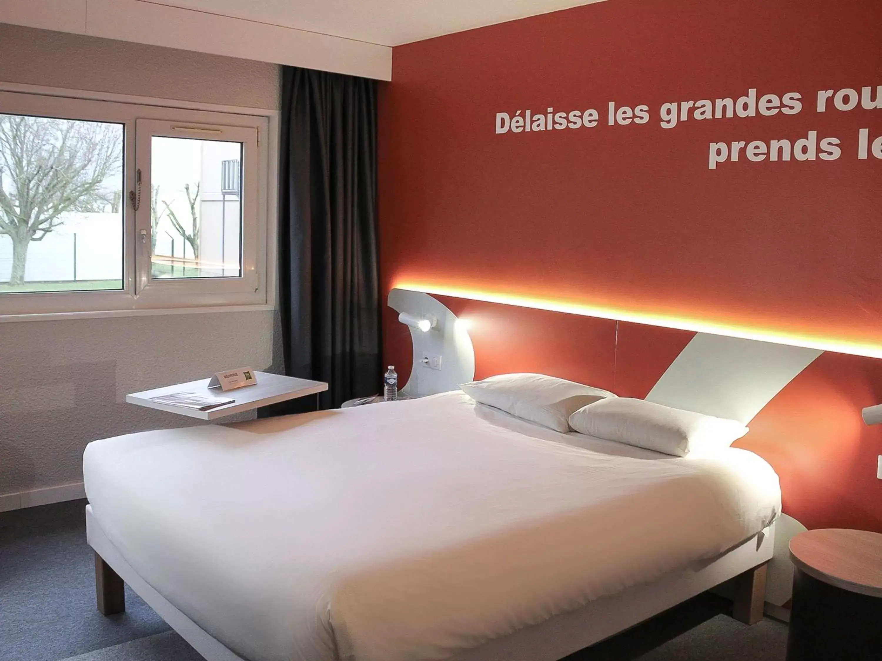 Photo of the whole room, Bed in ibis Styles Beauvais