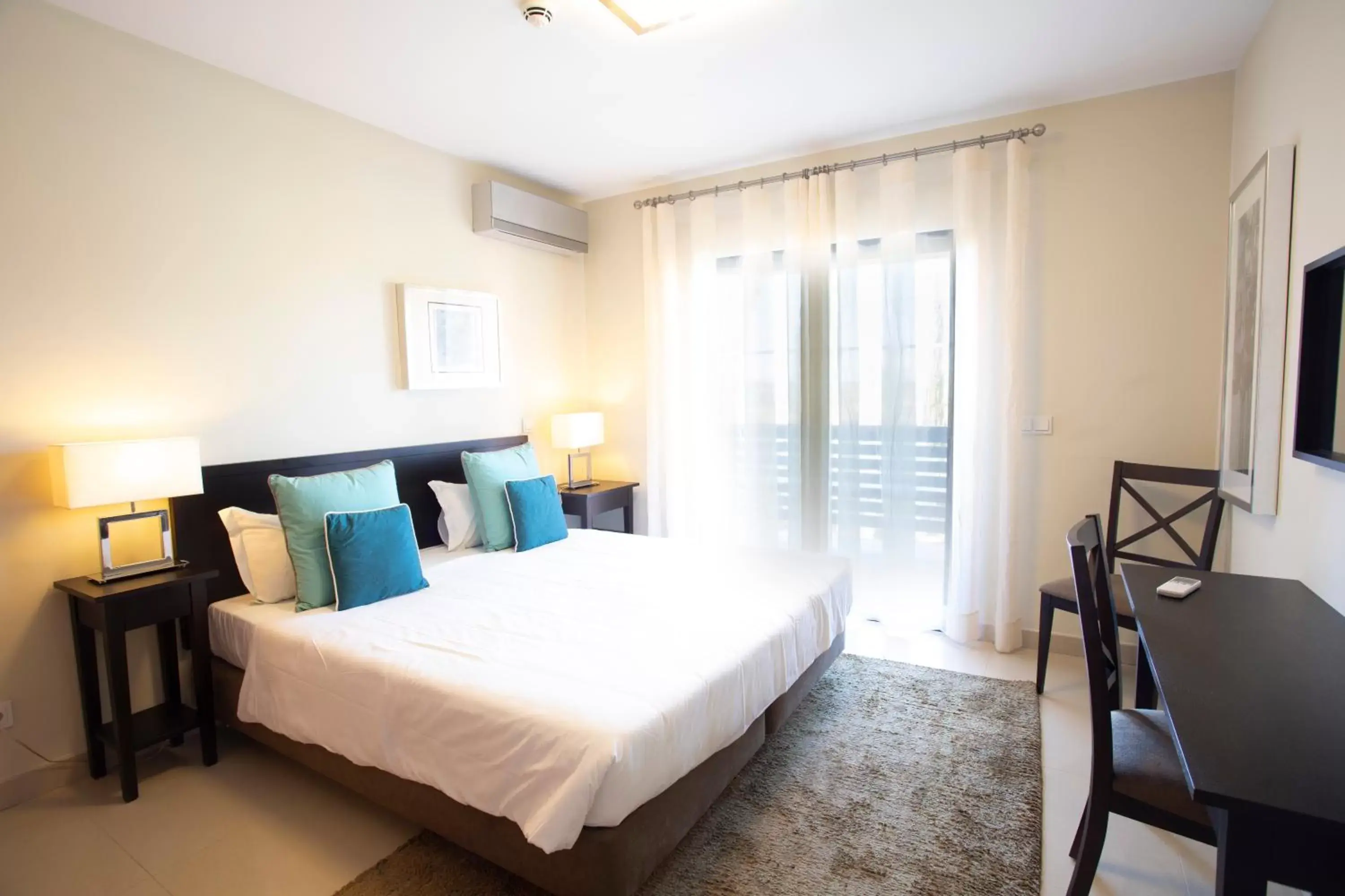 Bedroom, Bed in Amendoeira Golf Resort Bedroom, Bed in Amendoeira Golf Resort