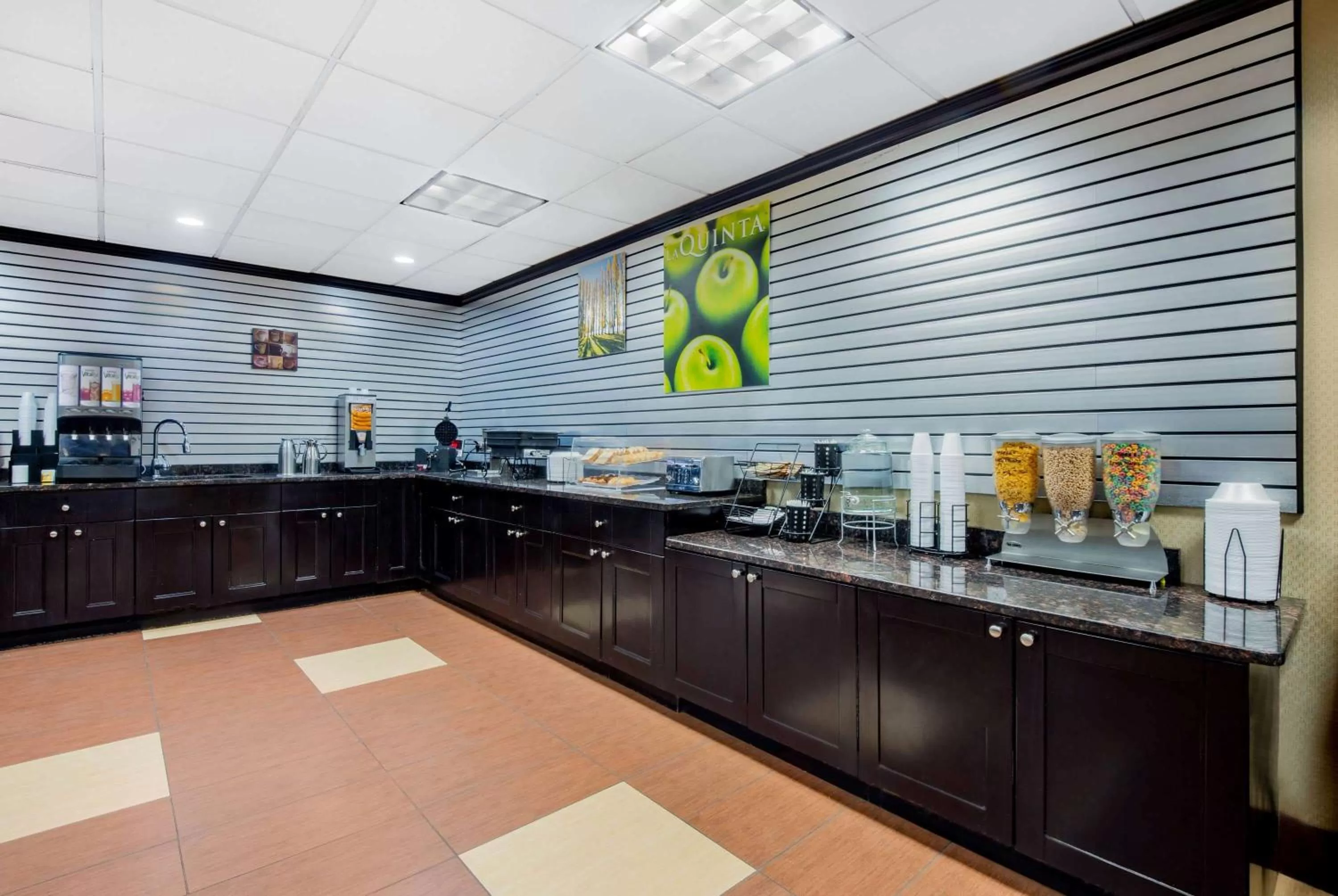 Restaurant/places to eat in La Quinta Inn by Wyndham West Long Branch NJ Shore Area