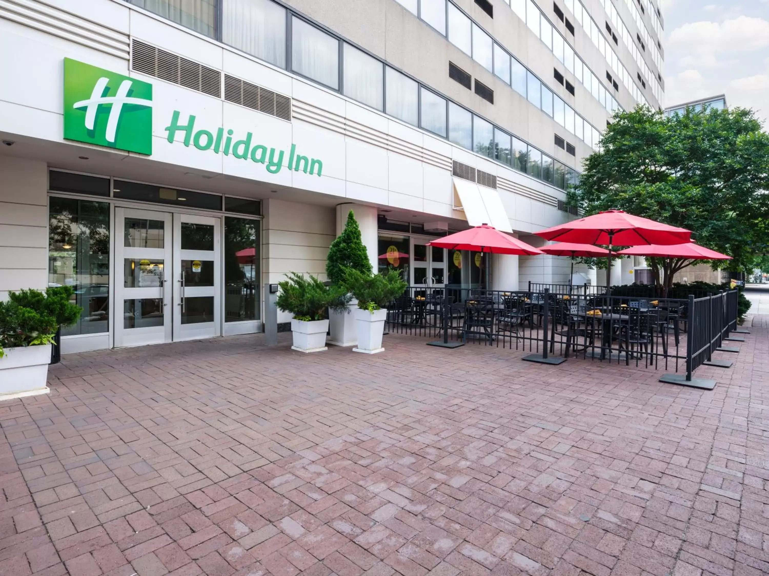 Property building in Holiday Inn Washington Capitol-National Mall, an IHG Hotel