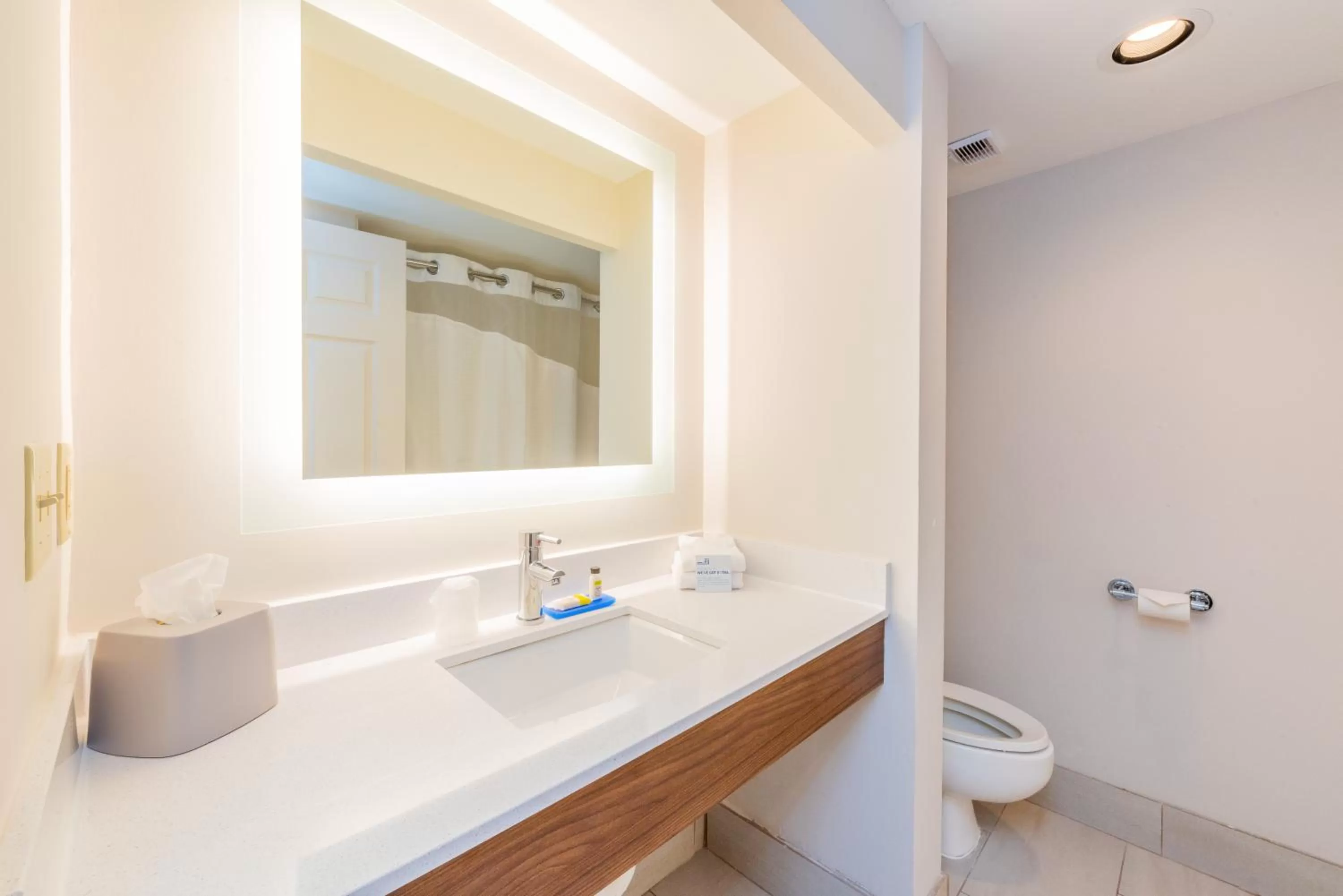 Holiday Inn Express Hotel & Suites Bradenton West by IHG