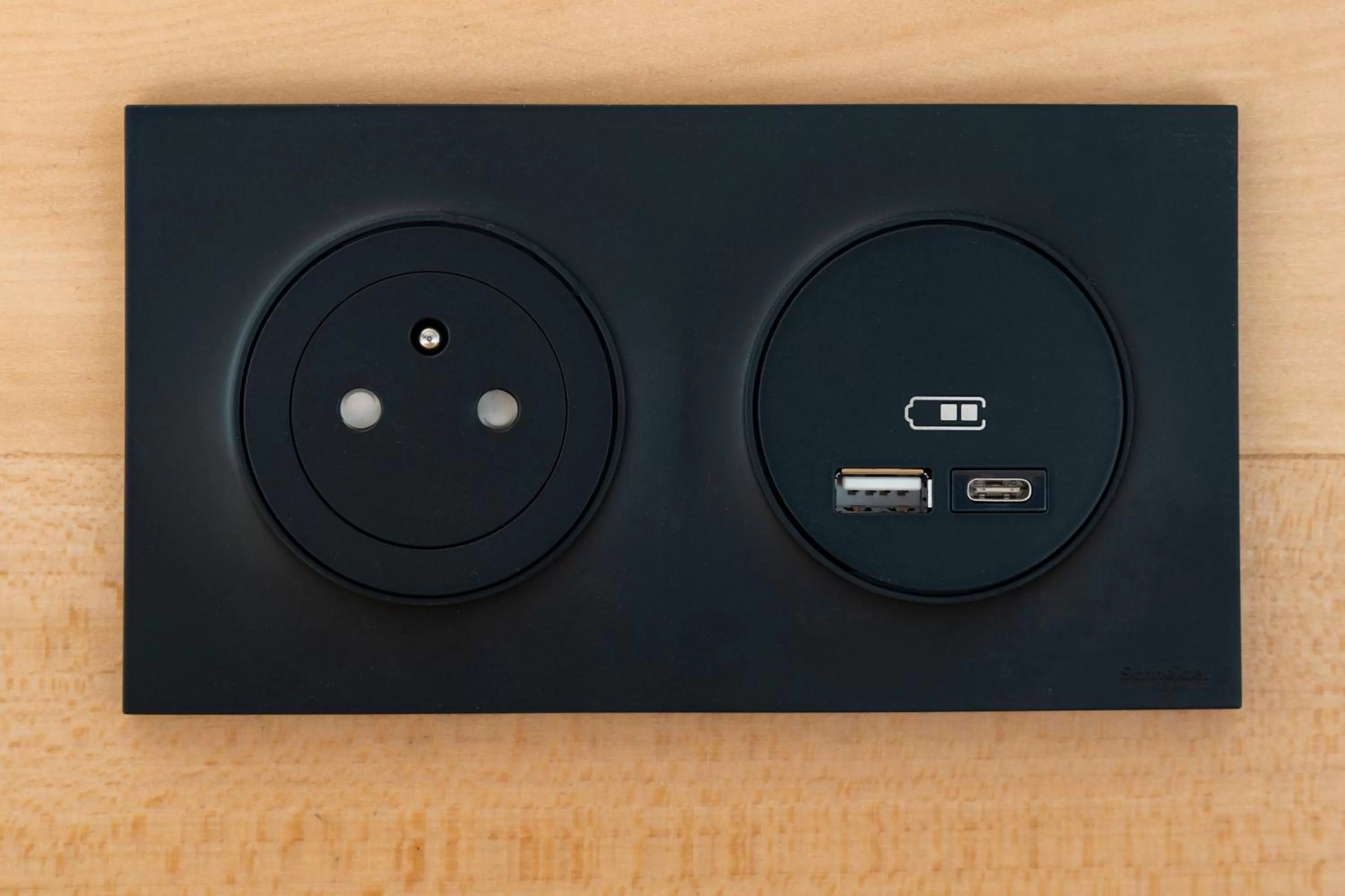 TV and multimedia in HOTEL LE 25