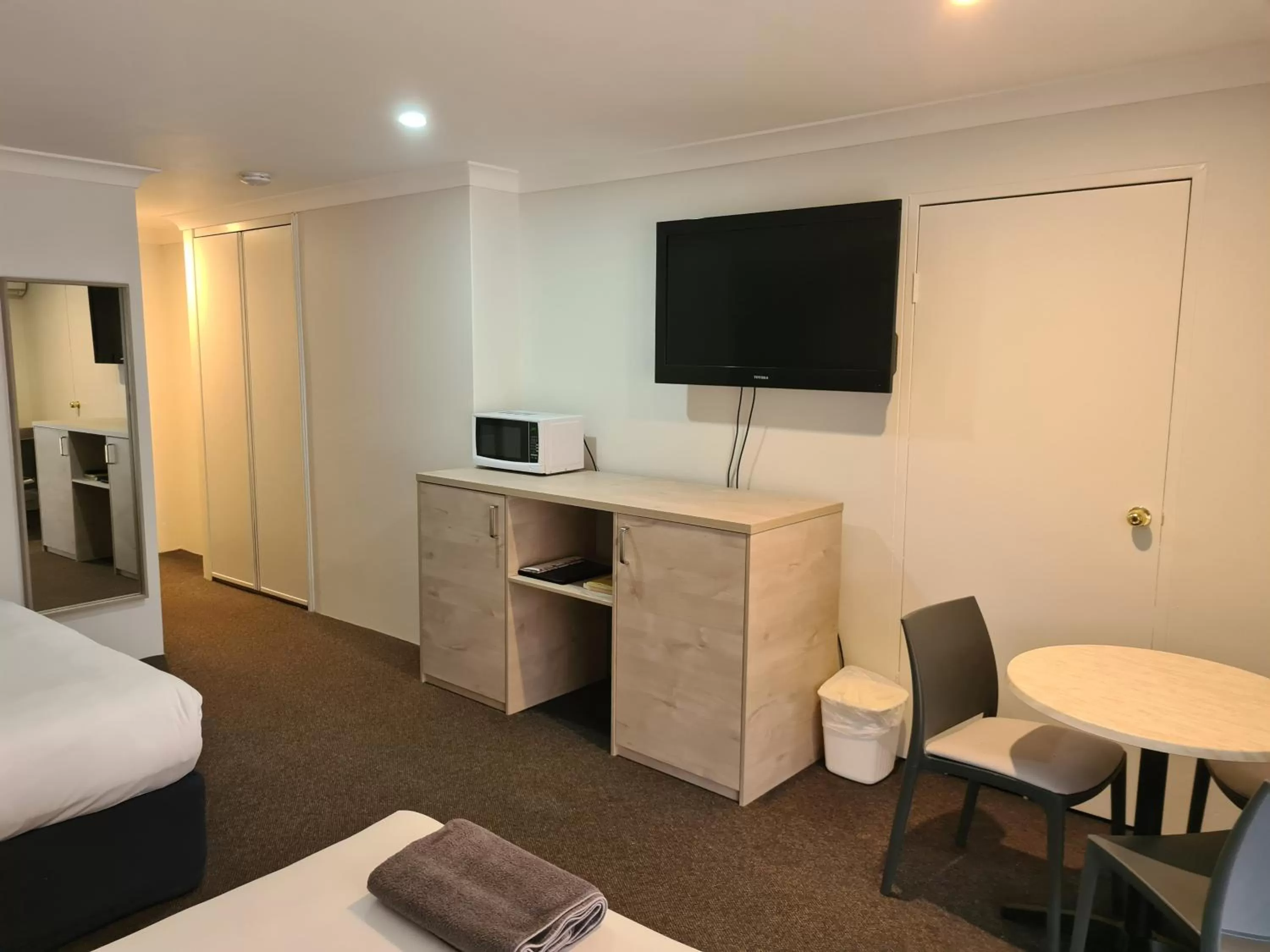 TV and multimedia, Bed in Tea Gardens Motel