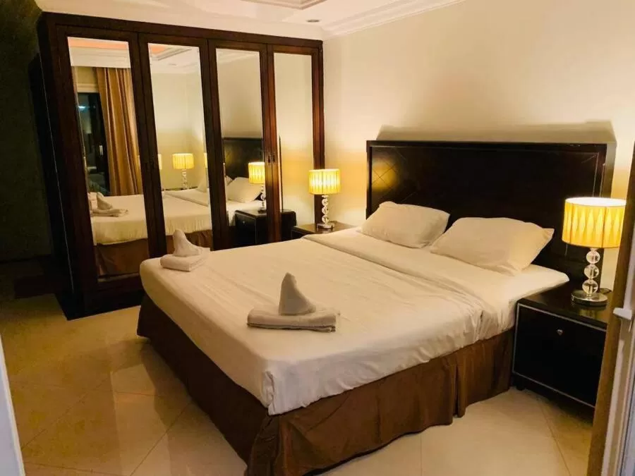 Bedroom, Bed in Ivory Palace Hotel