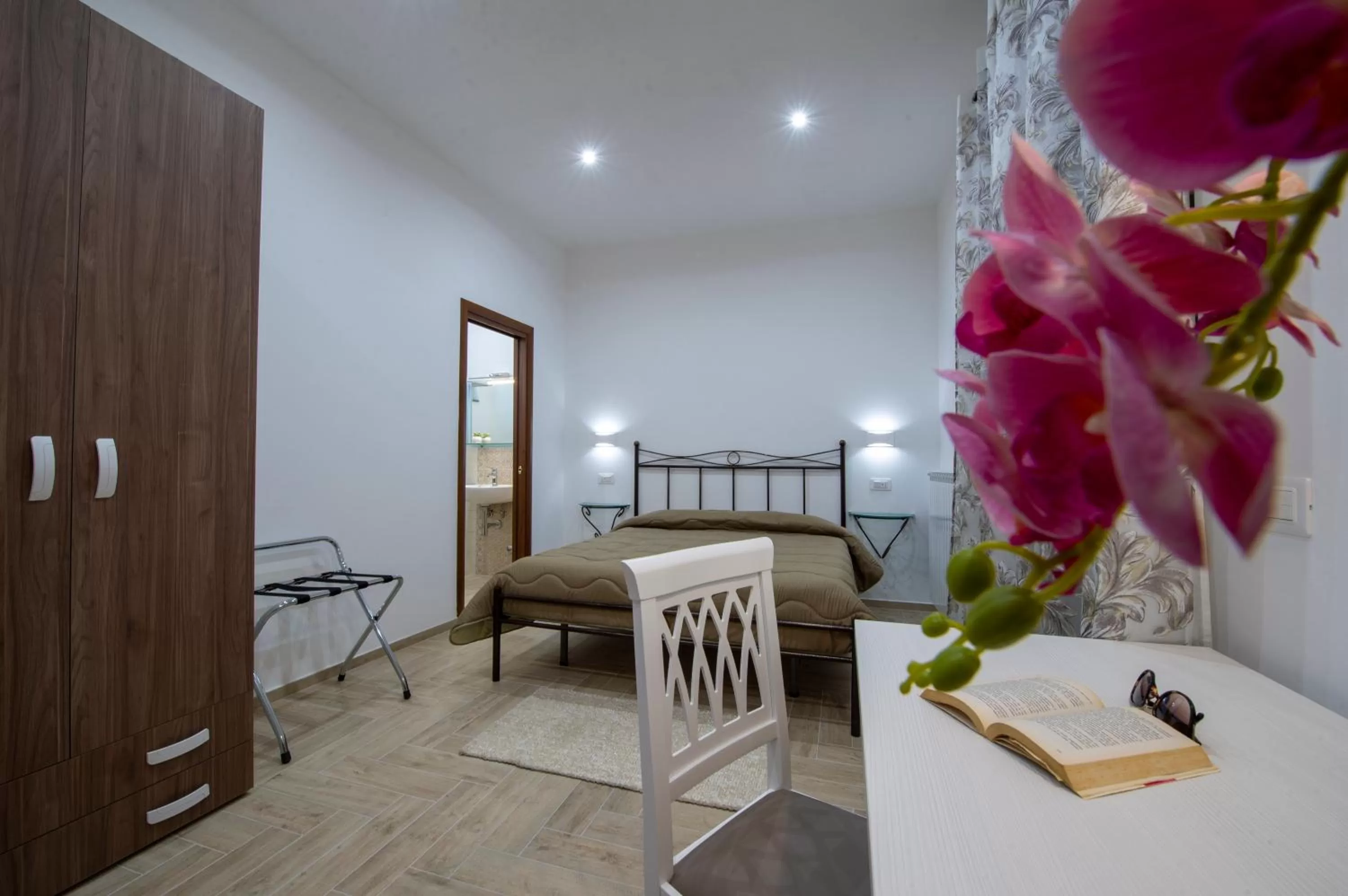 Photo of the whole room, Bed in Il Ritrovo degli dei