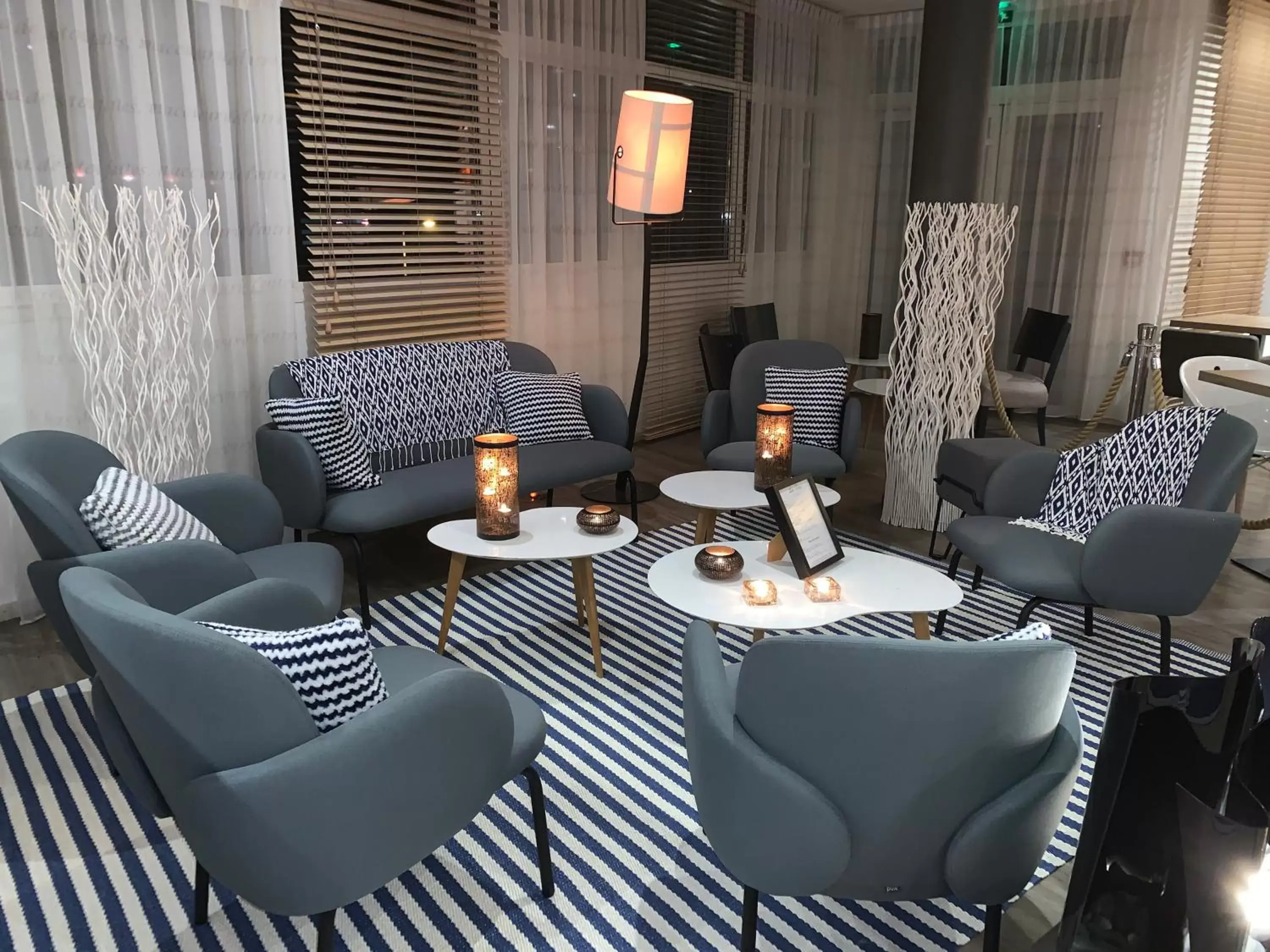 Lounge or bar, Seating Area in Kyriad Prestige Vannes Centre-Palais des Arts
