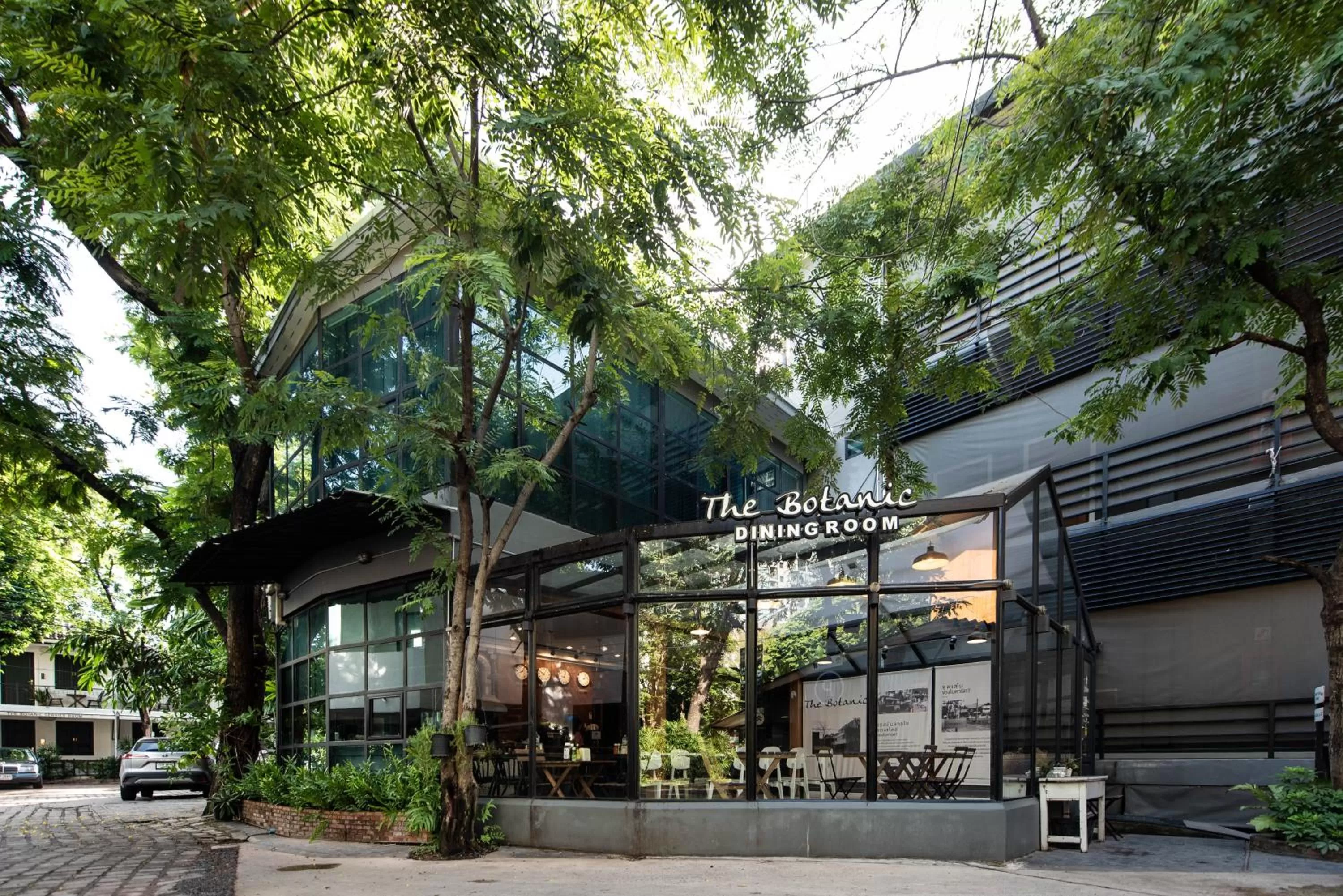 Restaurant/places to eat in Botanic Service Room at Impact Muangthongthani - SHA Certified