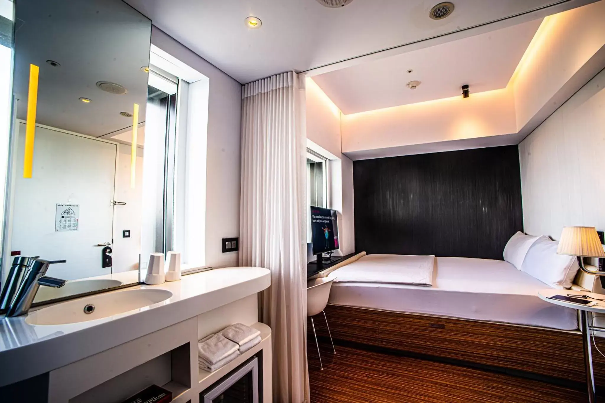 Photo of the whole room, Bathroom in citizenM Taipei North Gate