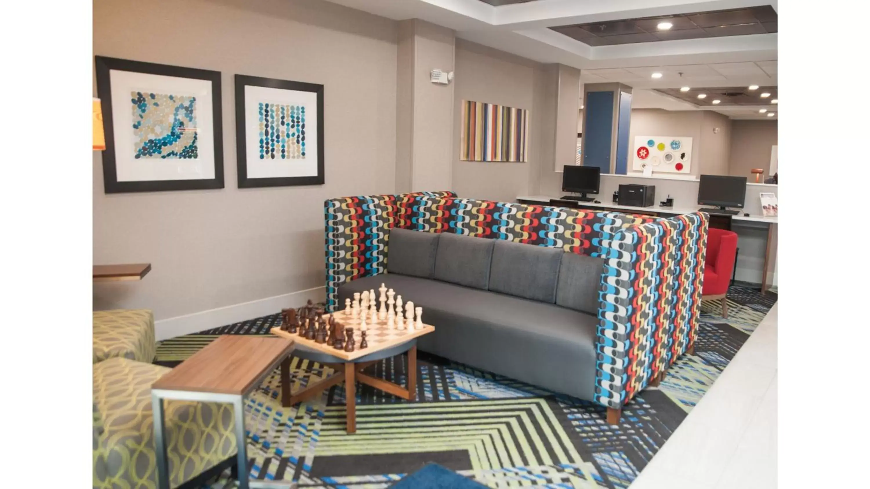 Lobby or reception, Seating Area in Holiday Inn Express Hotel & Suites Norfolk, an IHG Hotel