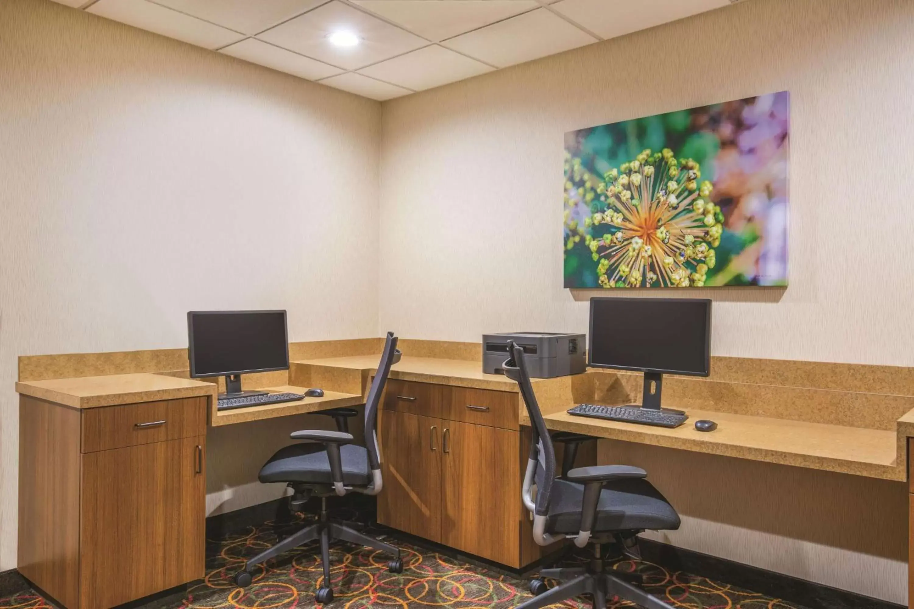 On site, Business Area/Conference Room in La Quinta by Wyndham Bentonville