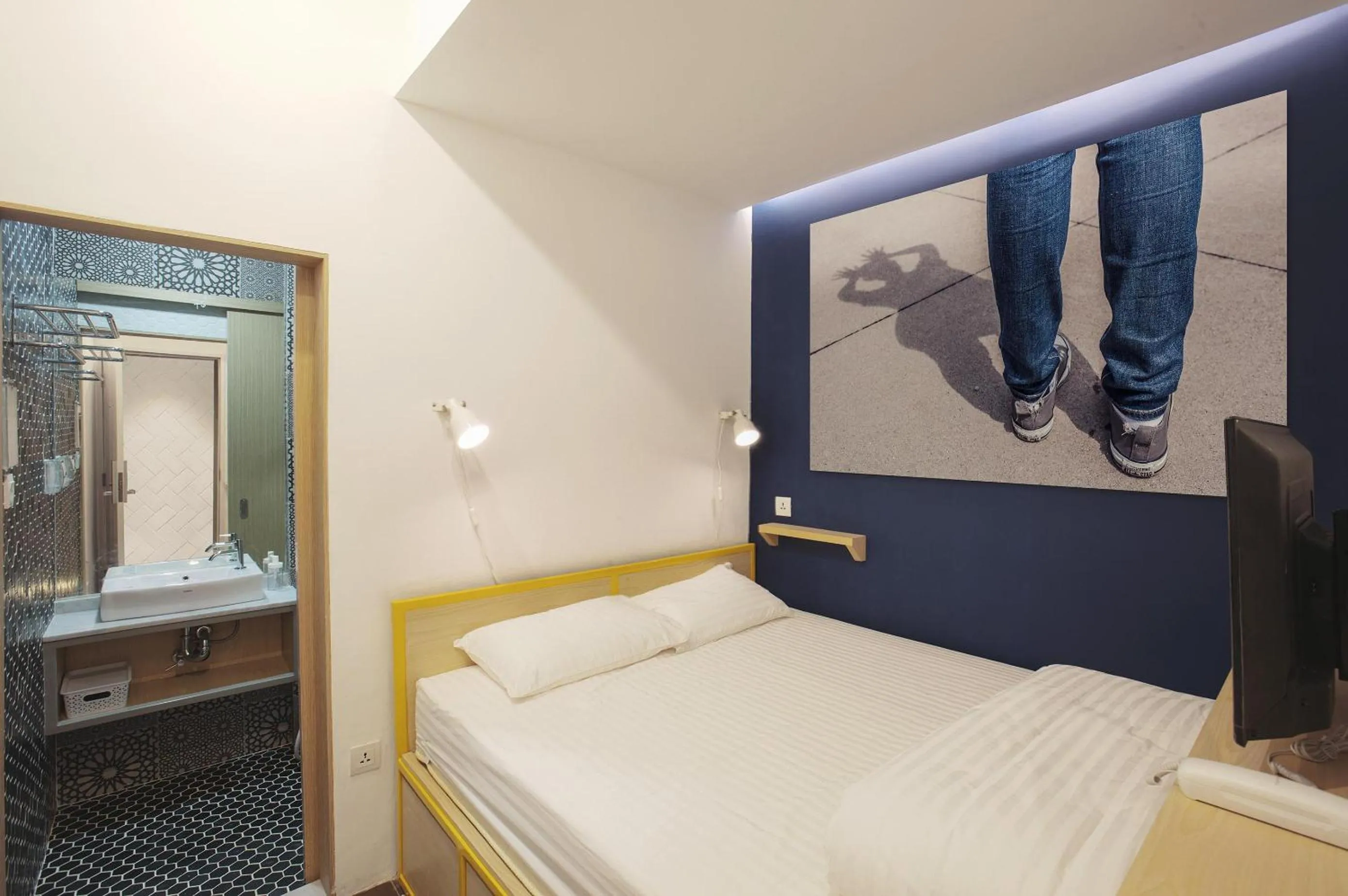 Photo of the whole room, Bed in Konko Hostel Jakarta